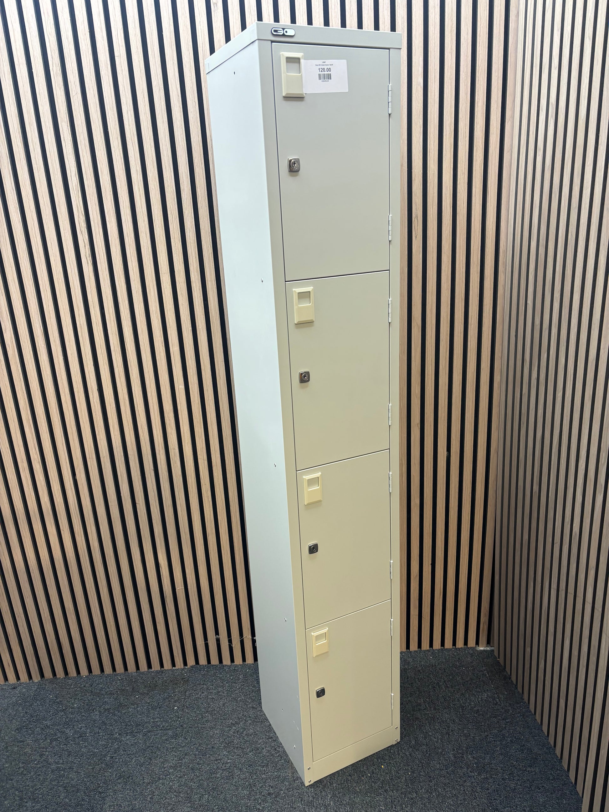 Grey GO 4 door locker 12x18