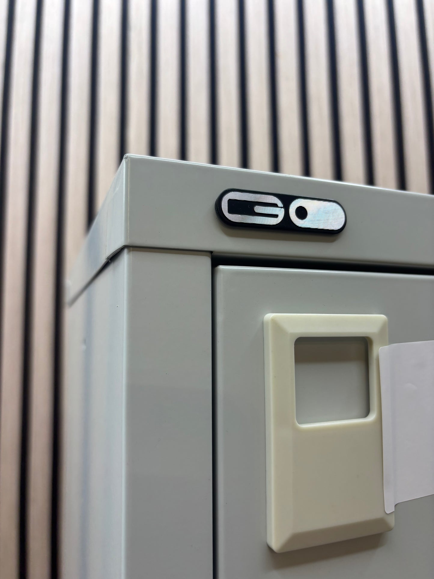 Grey GO 4 door locker 12x18
