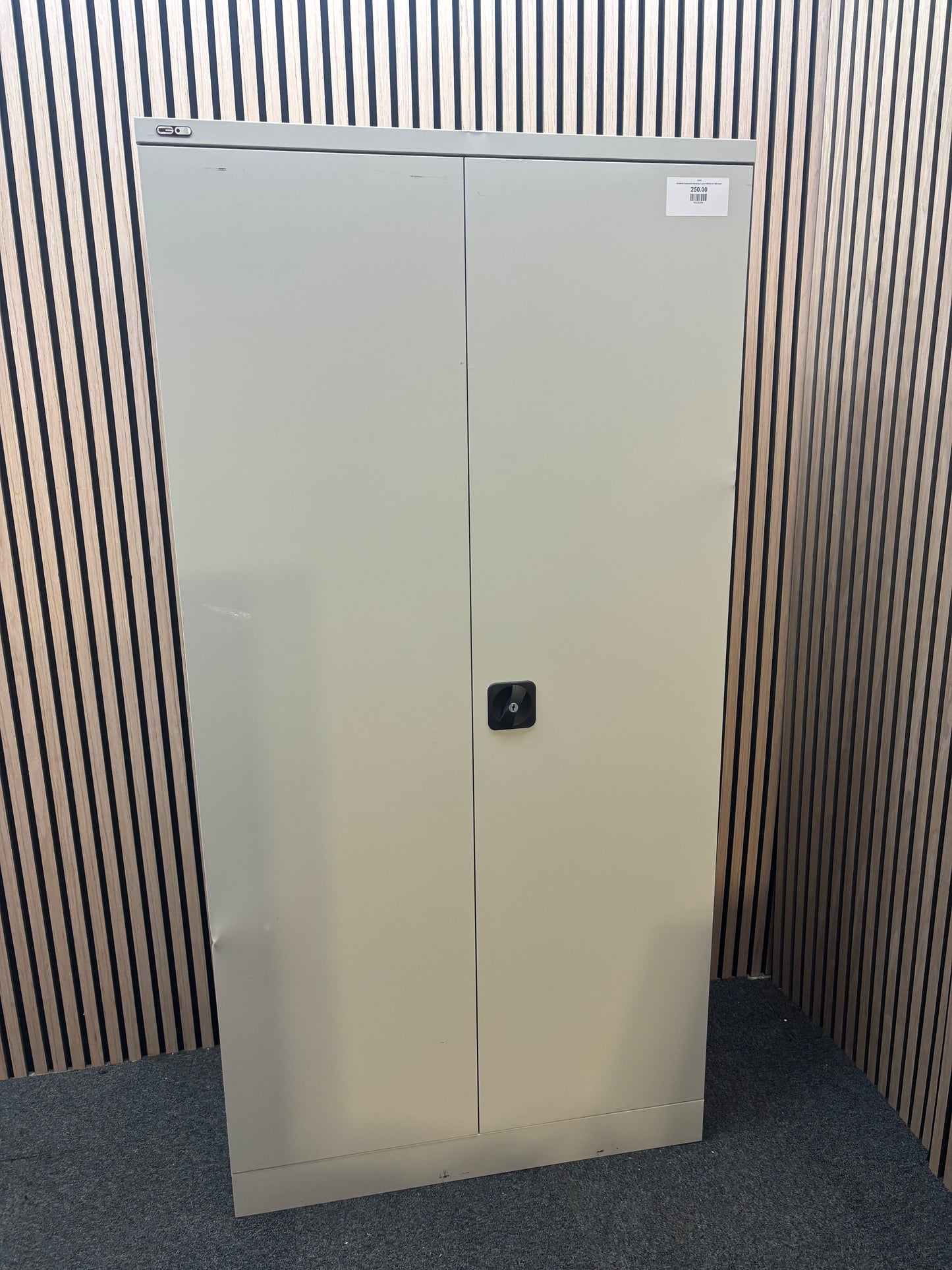 Contract Cupboard including 3 grey shelves (H 1800 mm)