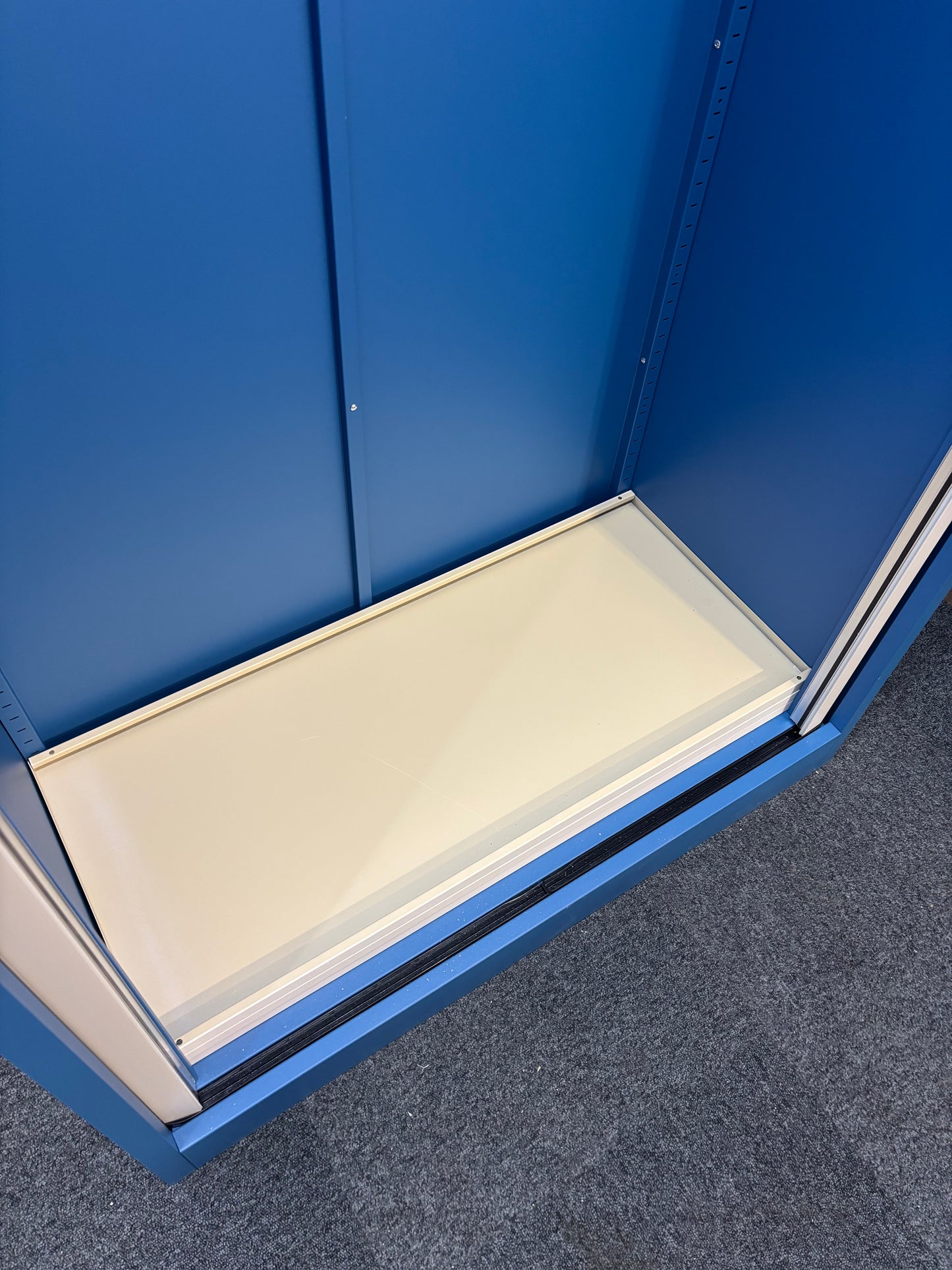 Side Opening Tambour Blue - including 3 cream shelves (H 2000 mm)