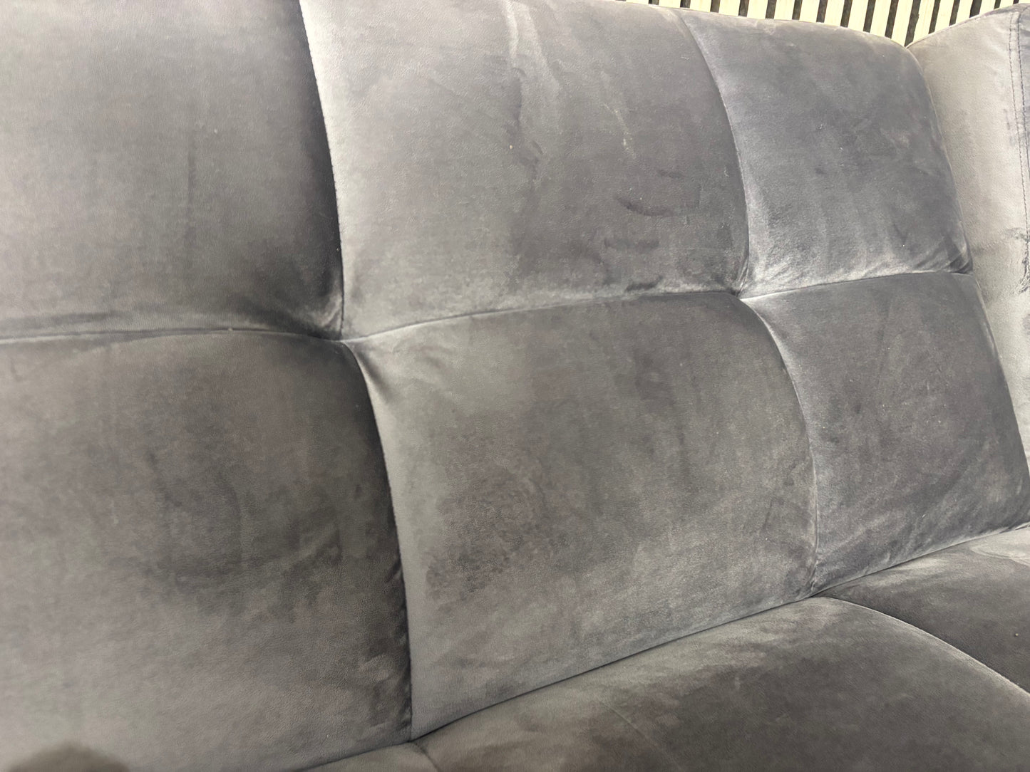 Large grey button back corner sofa suite (W 260 cm) 44017