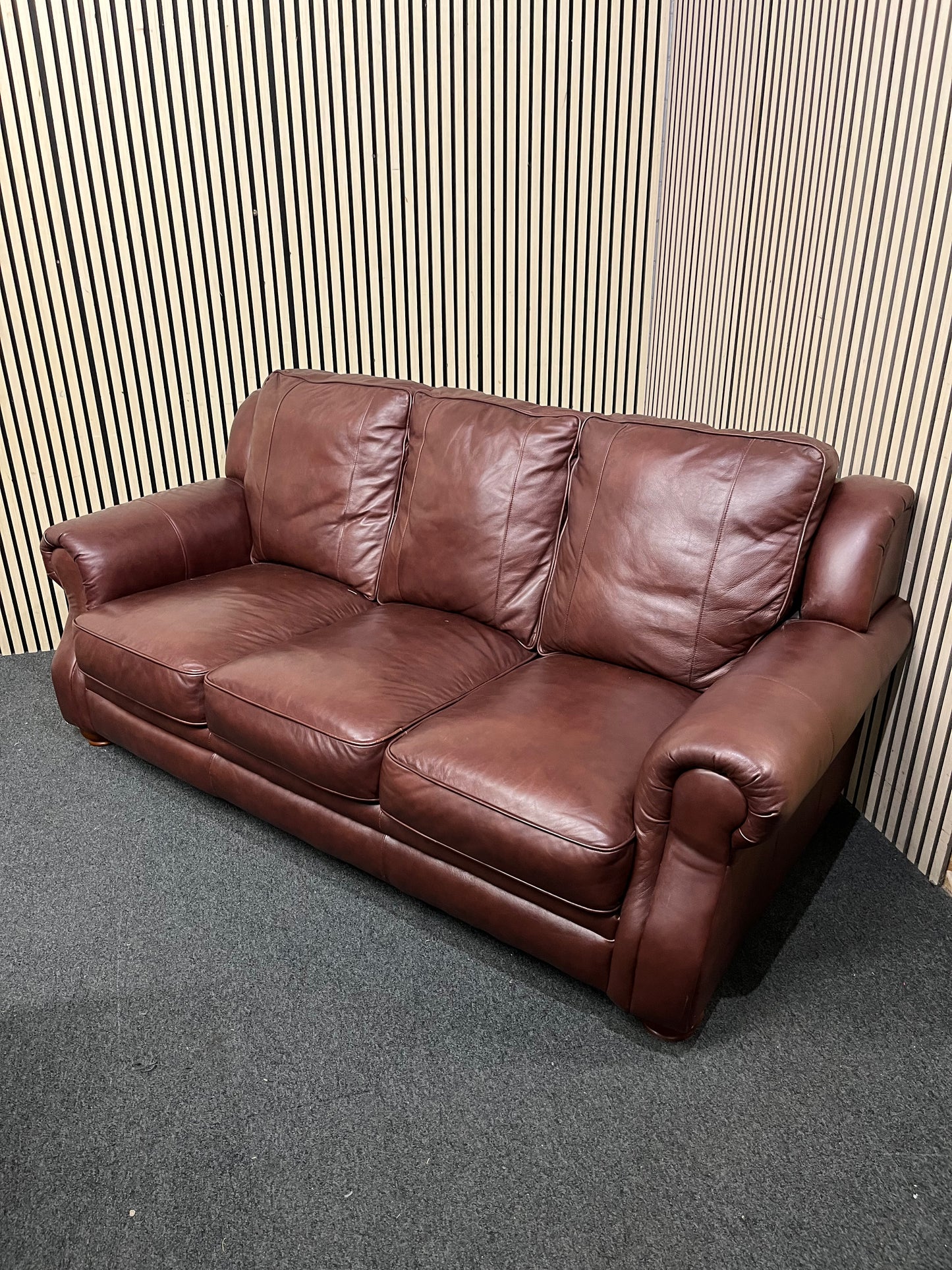A classic dark brown leather 3 seater sofa suite with rolled arms  44386A