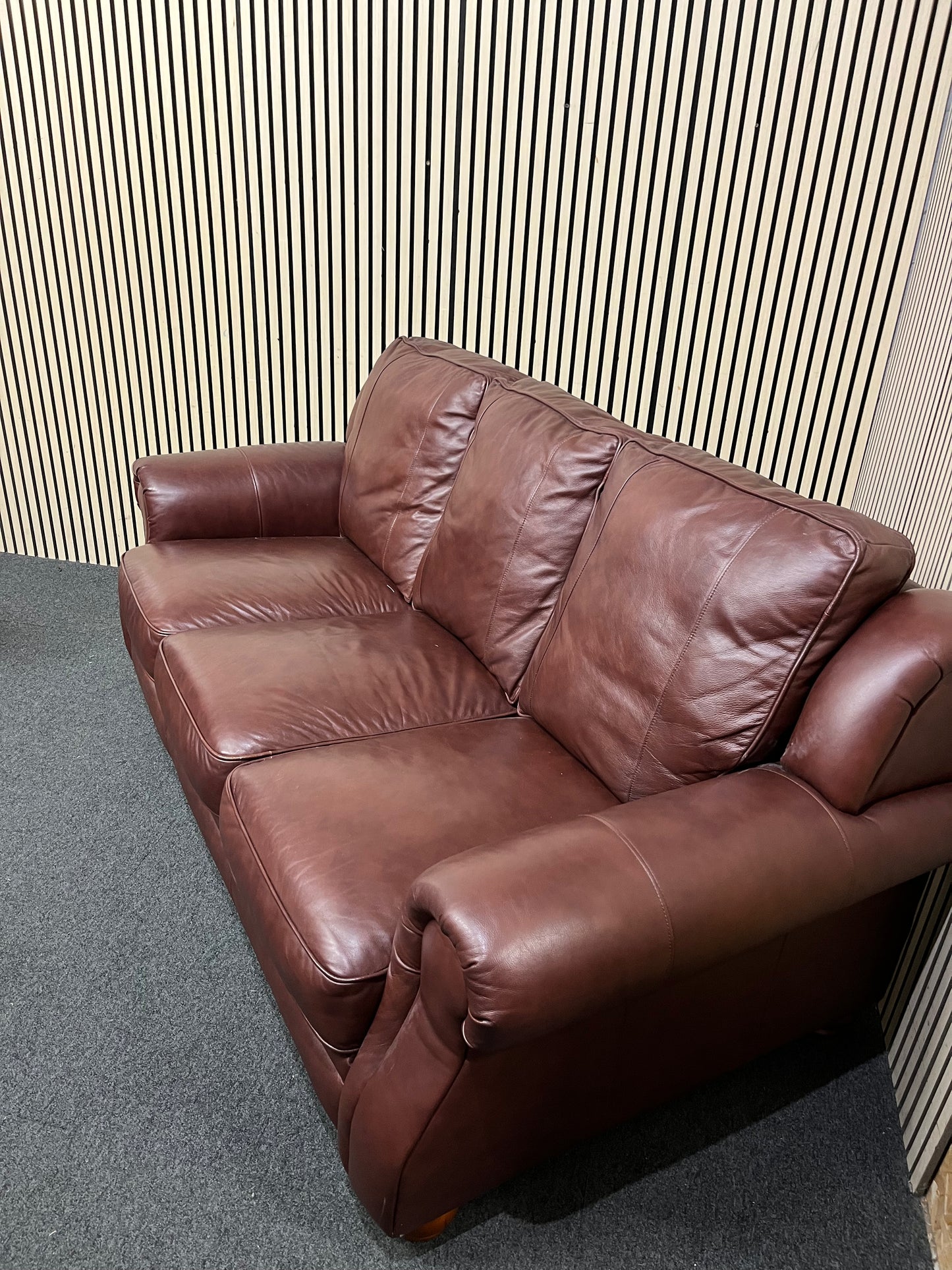 A classic dark brown leather 3 seater sofa suite with rolled arms  44386A