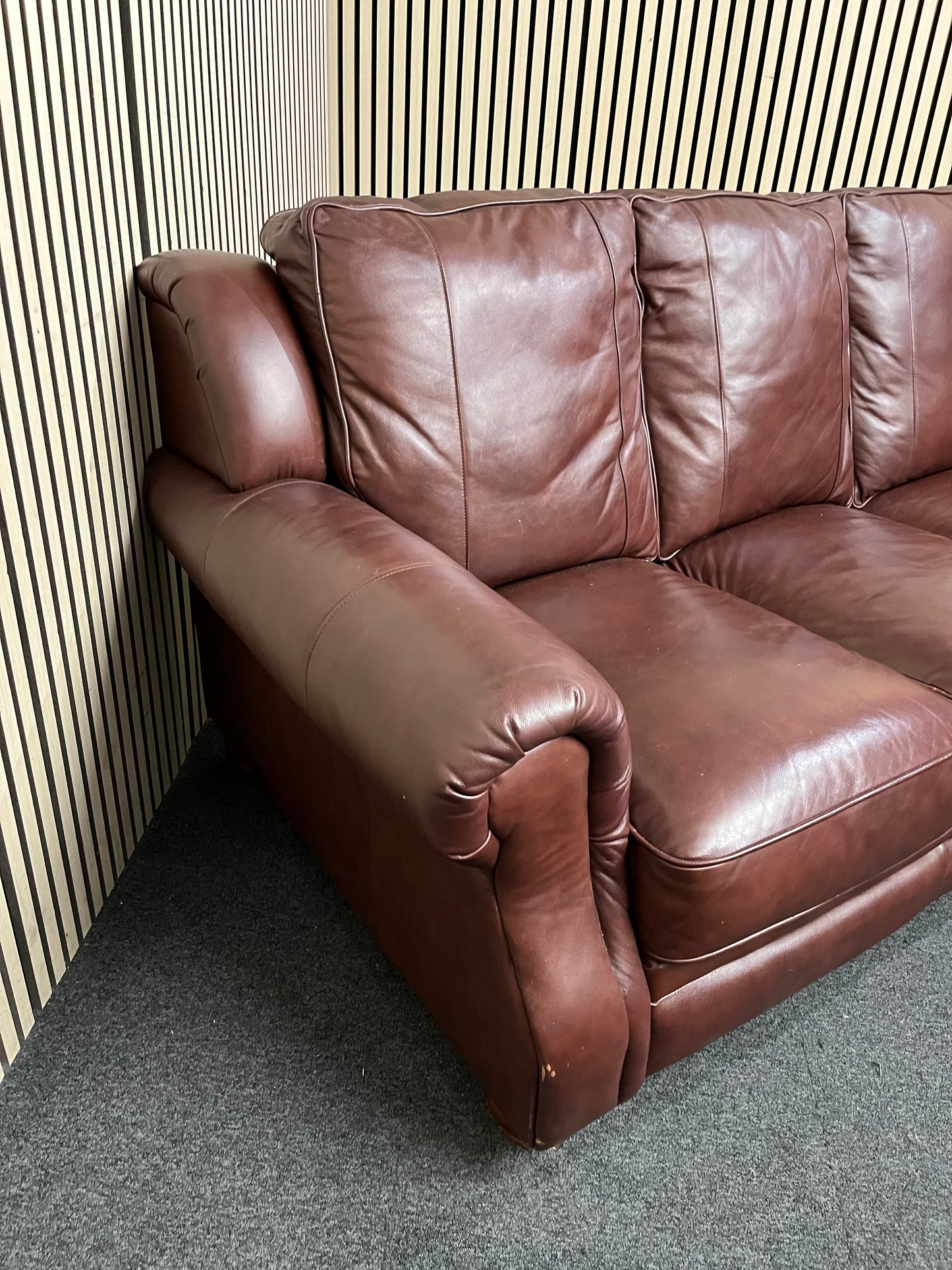 A classic dark brown leather 3 seater sofa suite with rolled arms  44386A