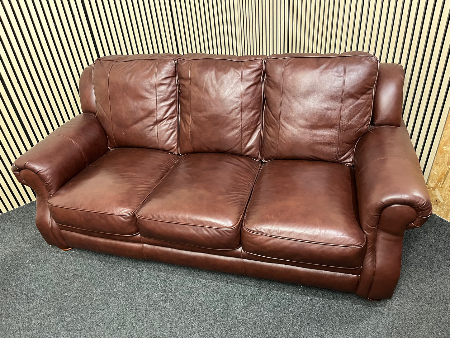 A classic dark brown leather 3 seater sofa suite with rolled arms  44386A