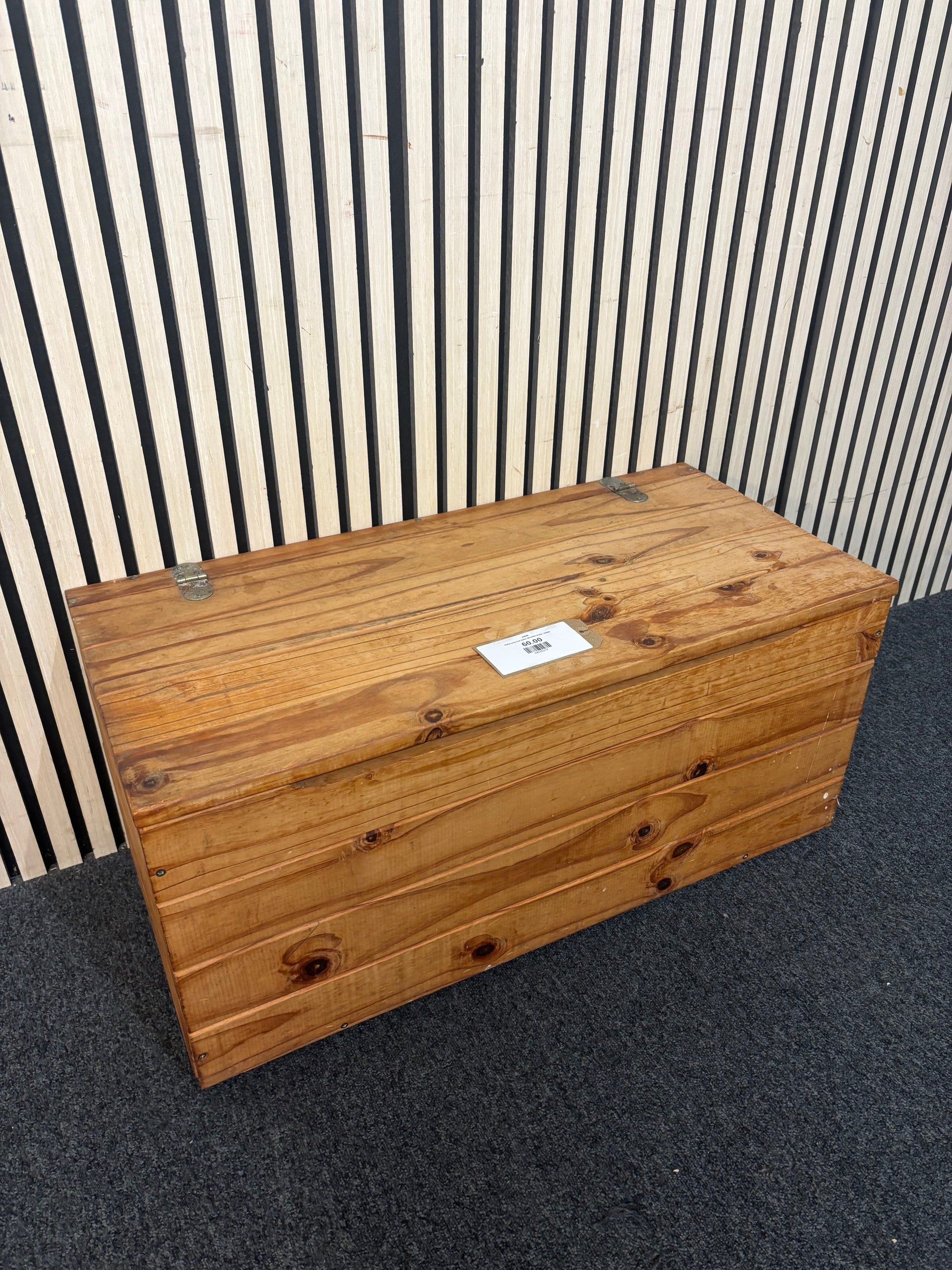 Solid pine top open wooden trunk  44046