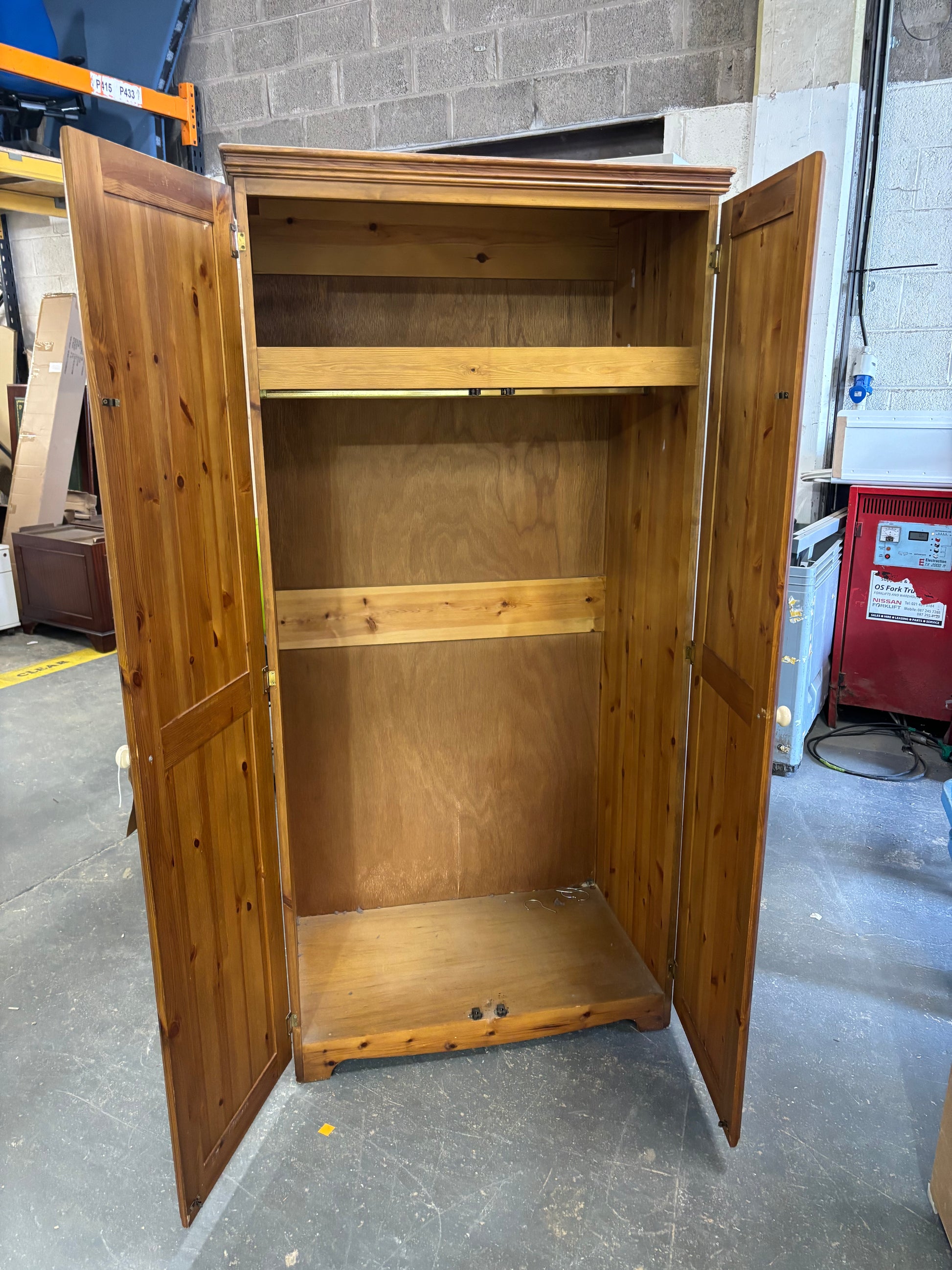 Solid pine 2 door wardrobe (H 180 x W 90 x D 52 cm)  44089