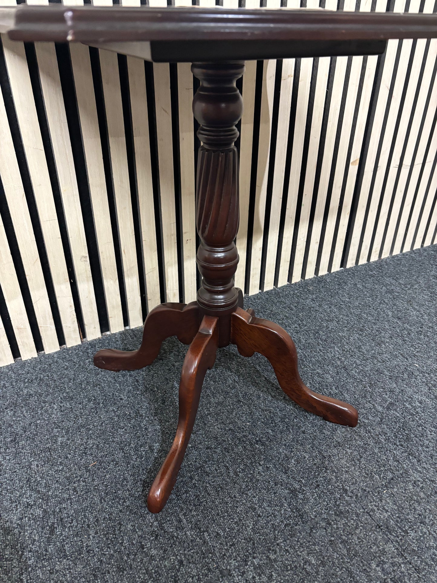 Small square mahogany occasional table  44099