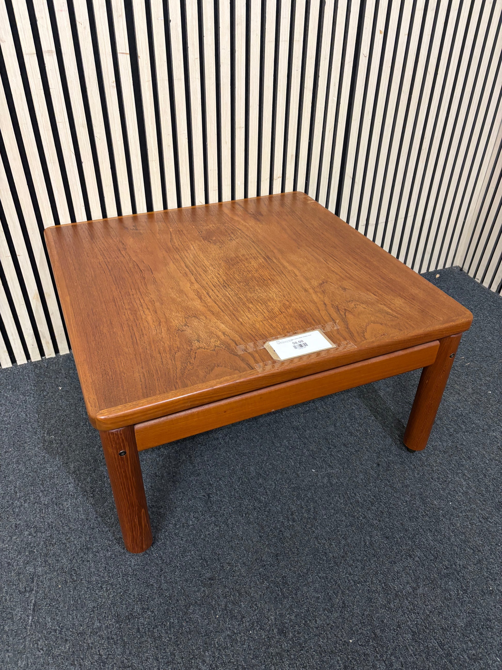 Square teak wood side table in good vintage condition. (H 41 x W 74 x D 74 cm)  44136