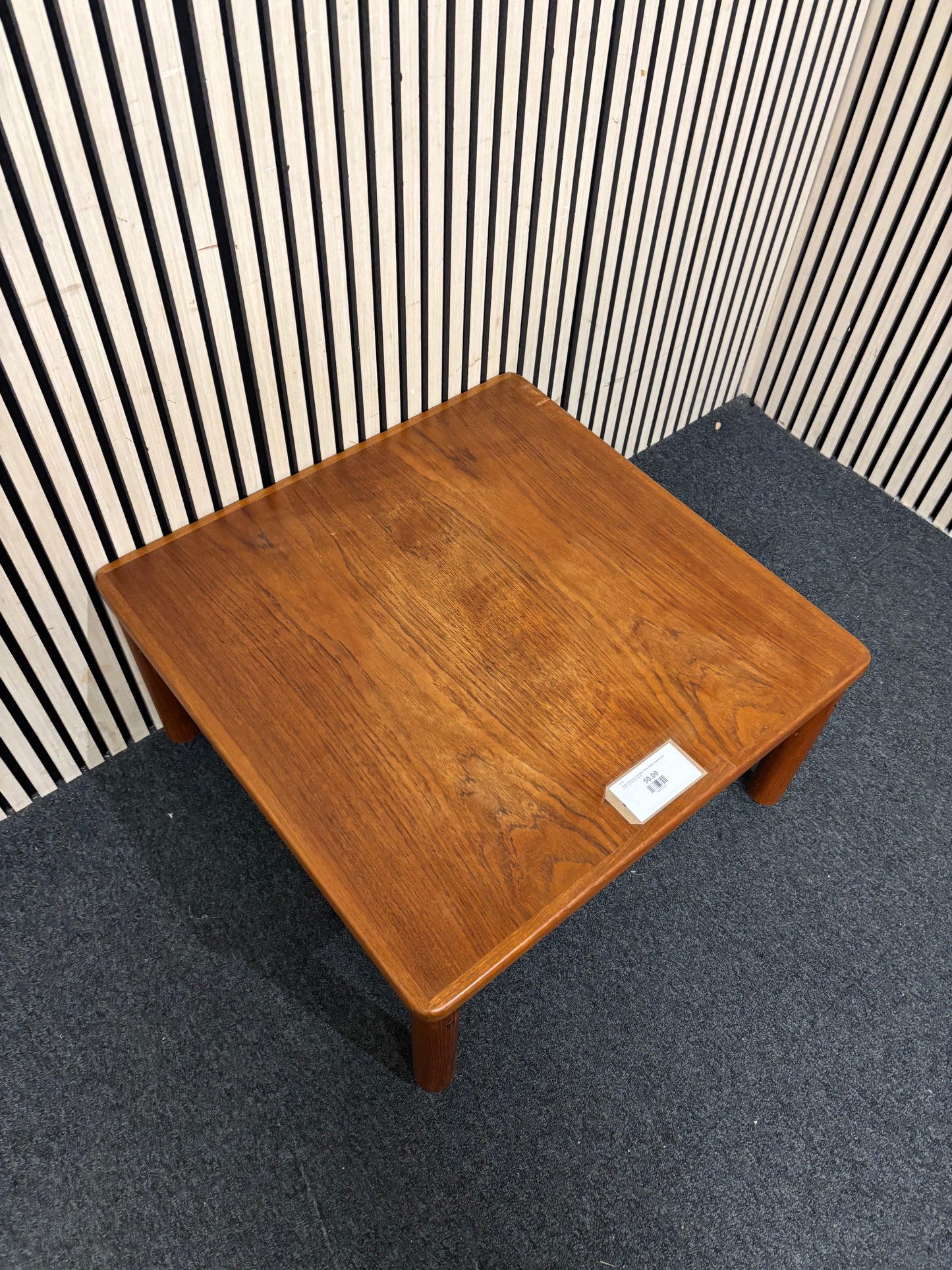 Square teak wood side table in good vintage condition. (H 41 x W 74 x D 74 cm)  44136