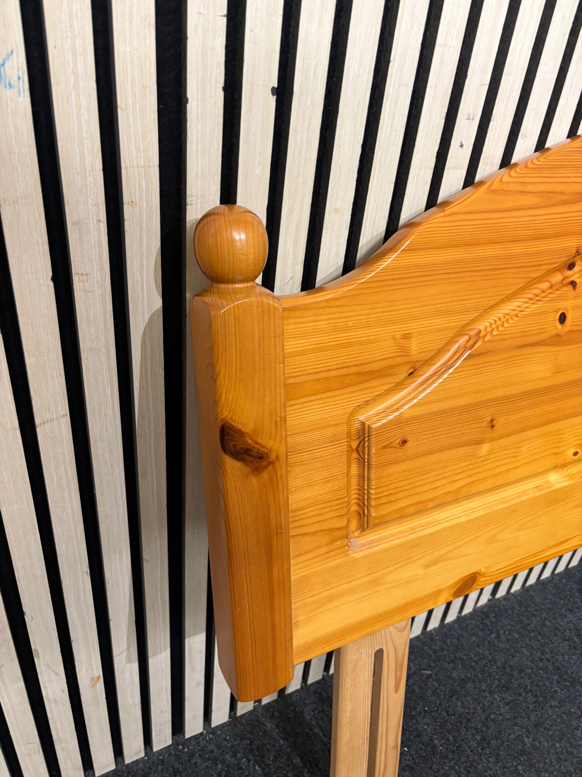 4ft 6 solid pine framed headboard  44130