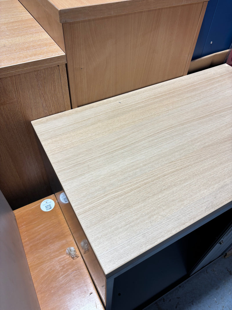 Medium sliding door tambour unit with oak shell (H 103 x W 80 x D 47 cm)