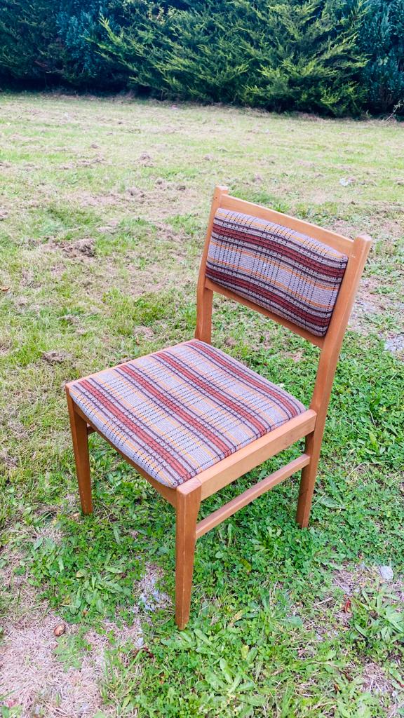 Retro oak stained kitchen chair, mixed seat fabric  Q4123