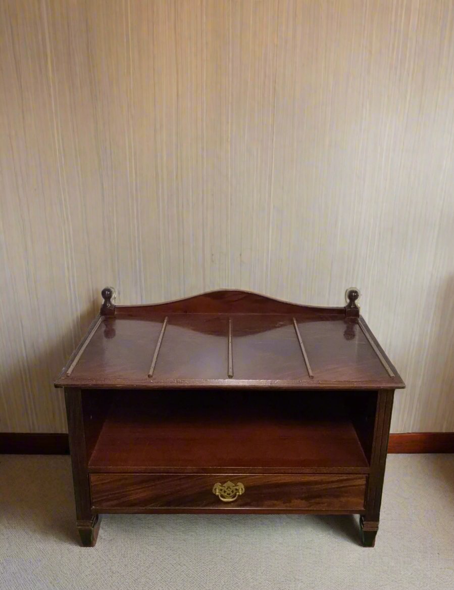 Mahogany low luggage rack with brass trims with 1 drawer