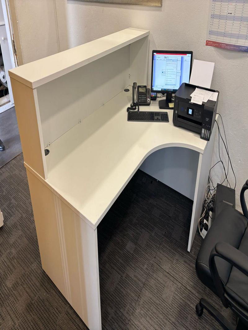 Bespoke Counter 17
