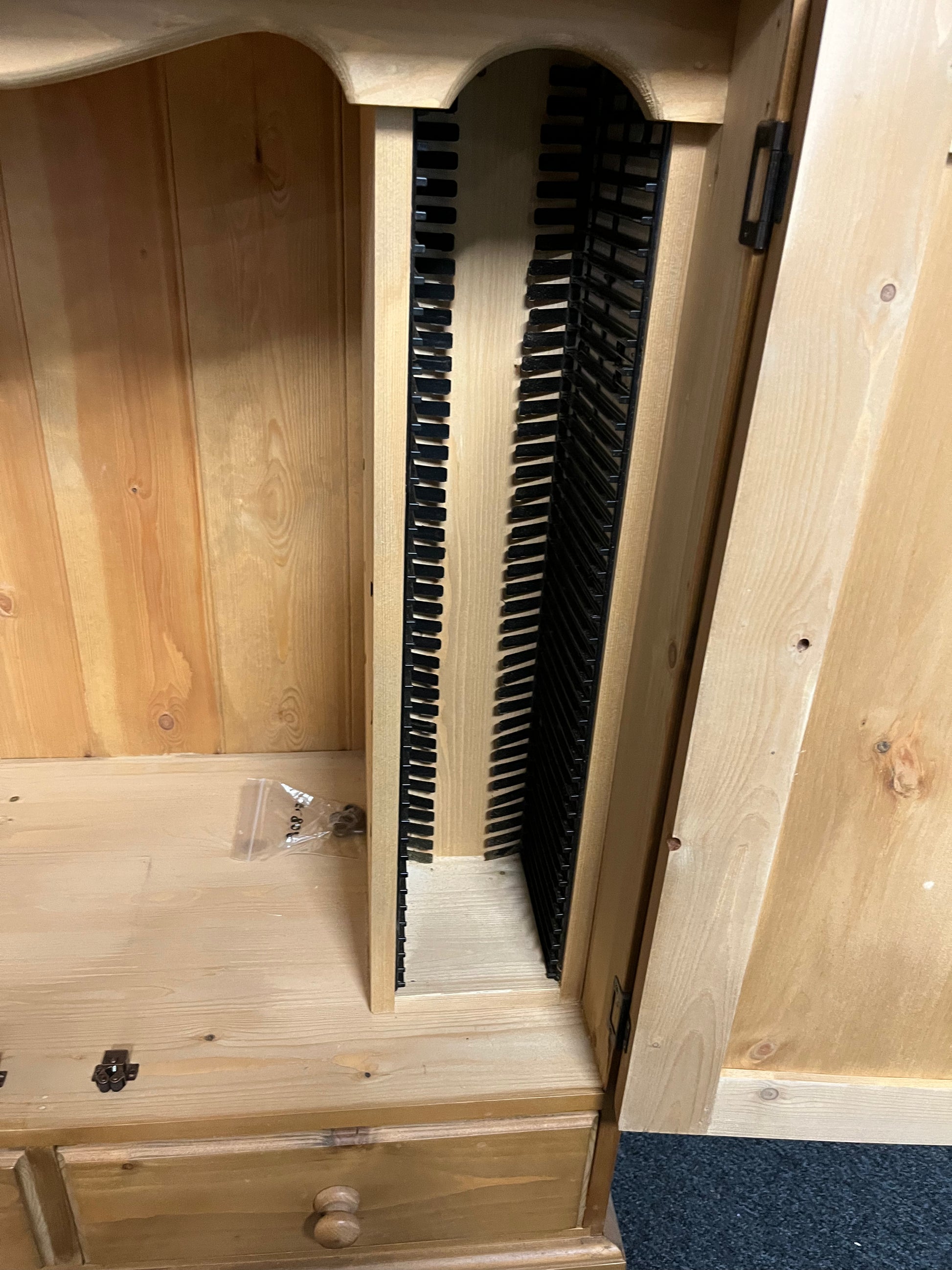 Solid pine 2+2 storage unit  3125