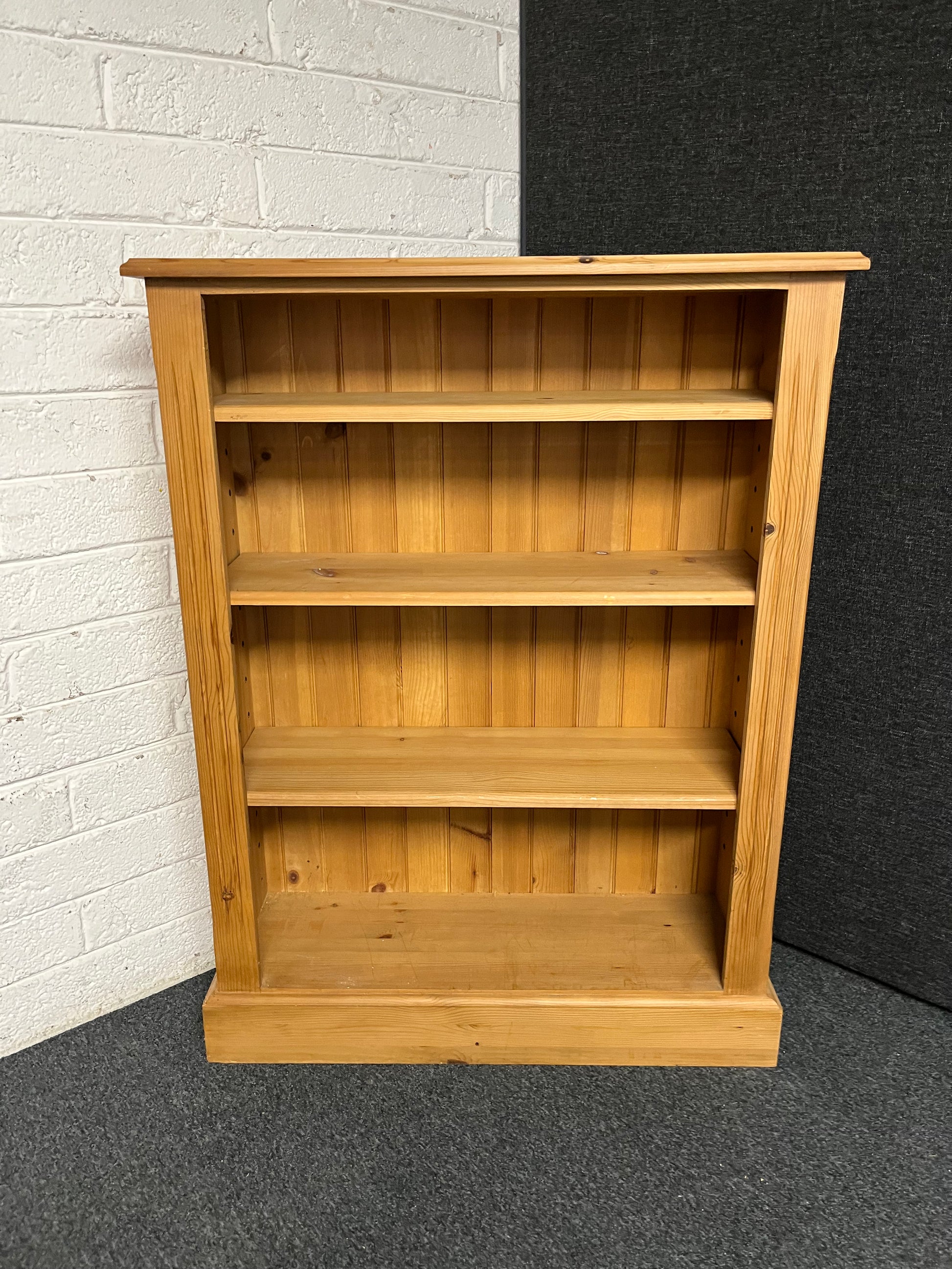 Medium height open bookcase with shelves%A0 (H 1230 x W 920 x D 310 mm) 3125