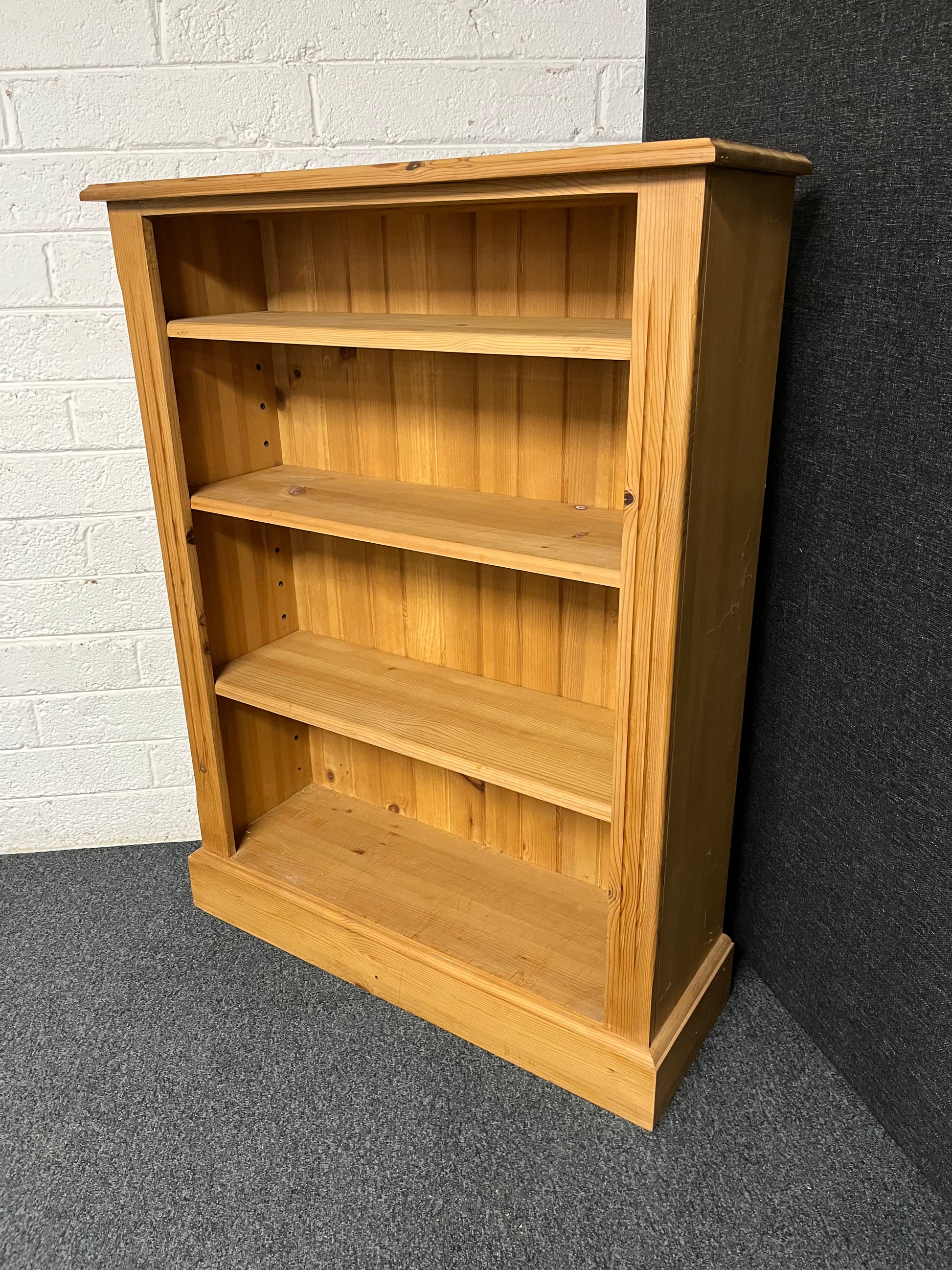 Medium height open bookcase with shelves%A0 (H 1230 x W 920 x D 310 mm) 3125