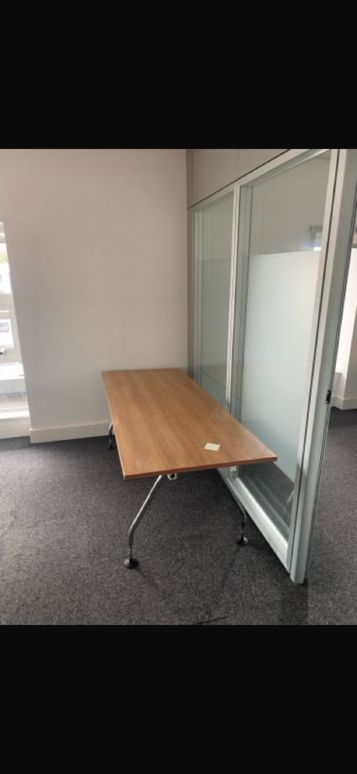 Vitra large meeting table oak laminate, chrome legs on pads 200Lx80Dx72H. Price inc VAT
