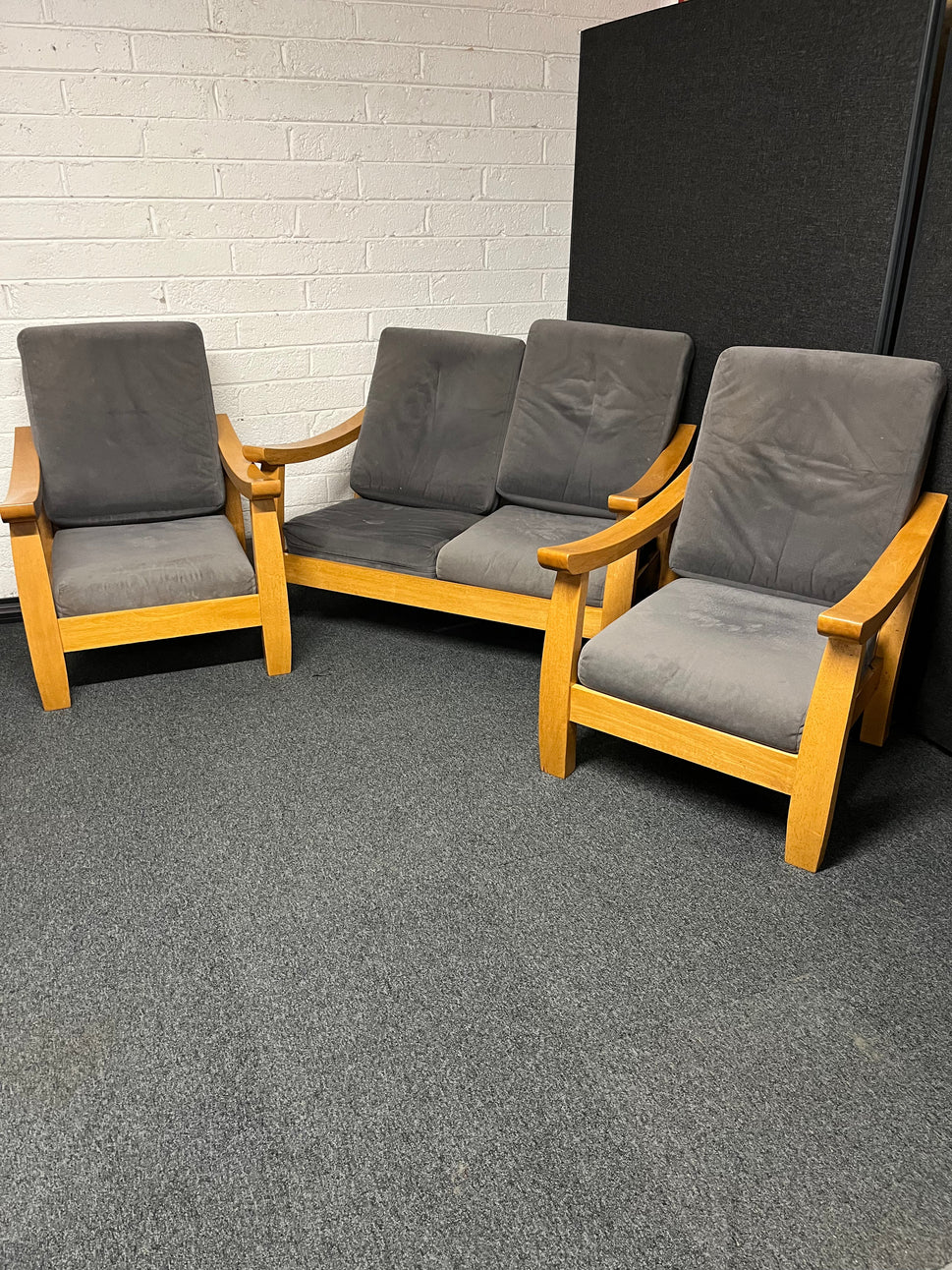 Wooden framed grey suede fabric 3+1+1 sofa suite 2225