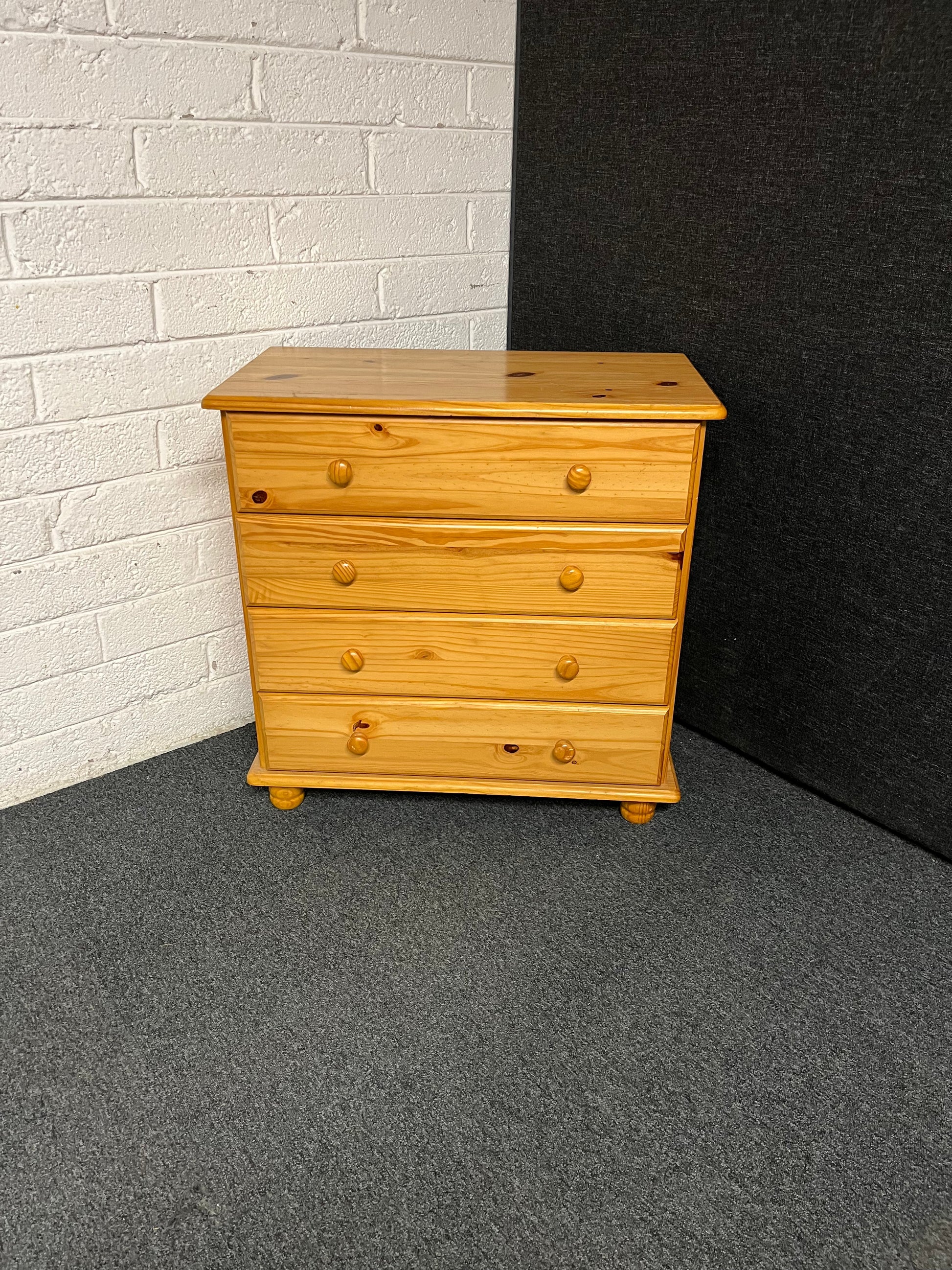 Solid pine 4 drawer chest of drawers 2225