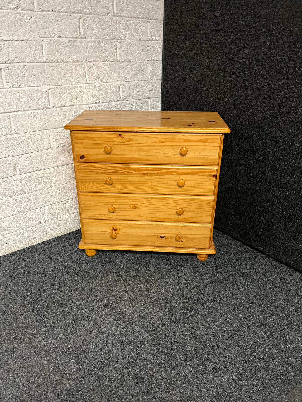 Solid pine 4 drawer chest of drawers 2225