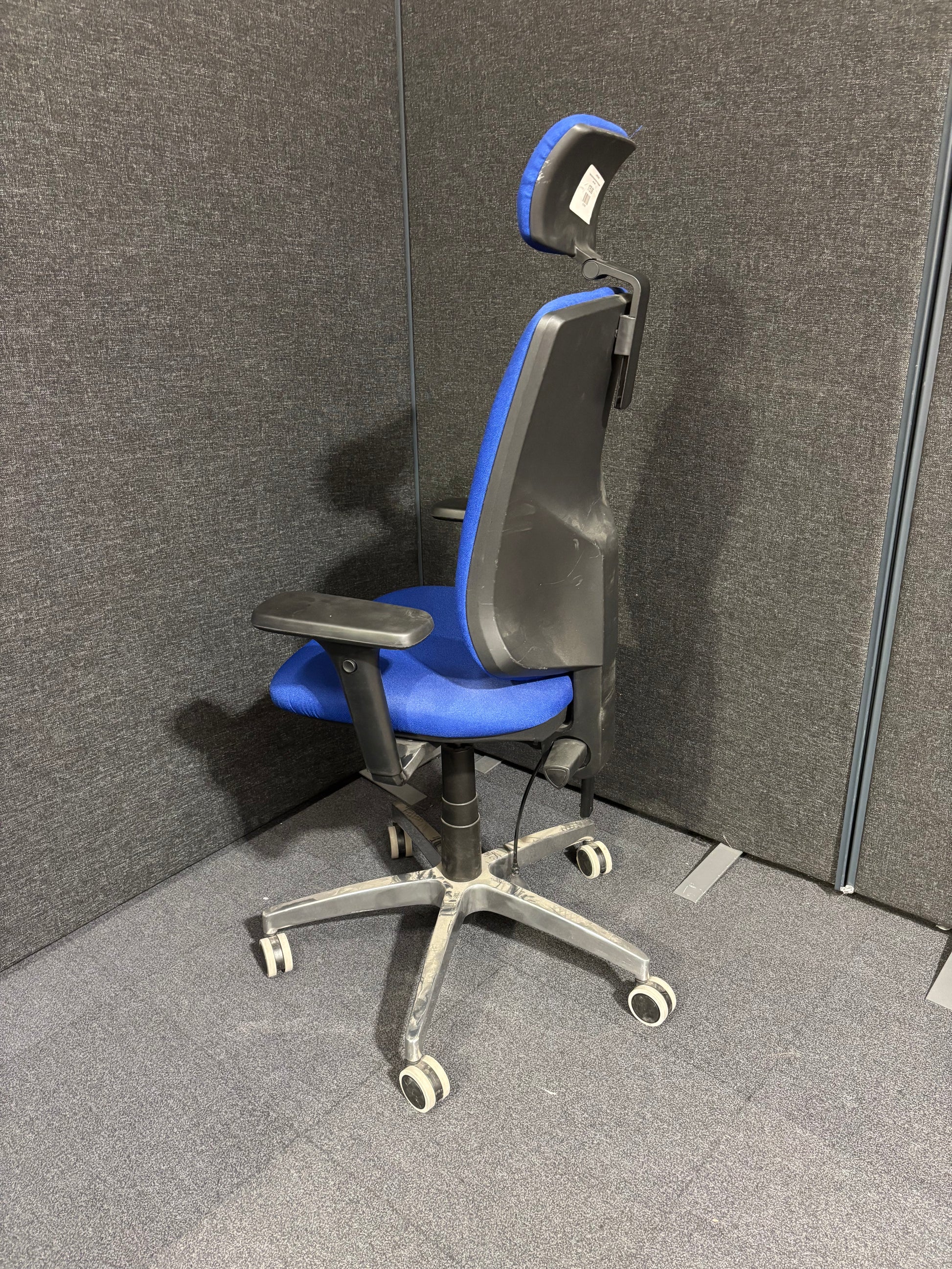 Tegan ergonomic asynchro task chair with adjustable arms - fabric