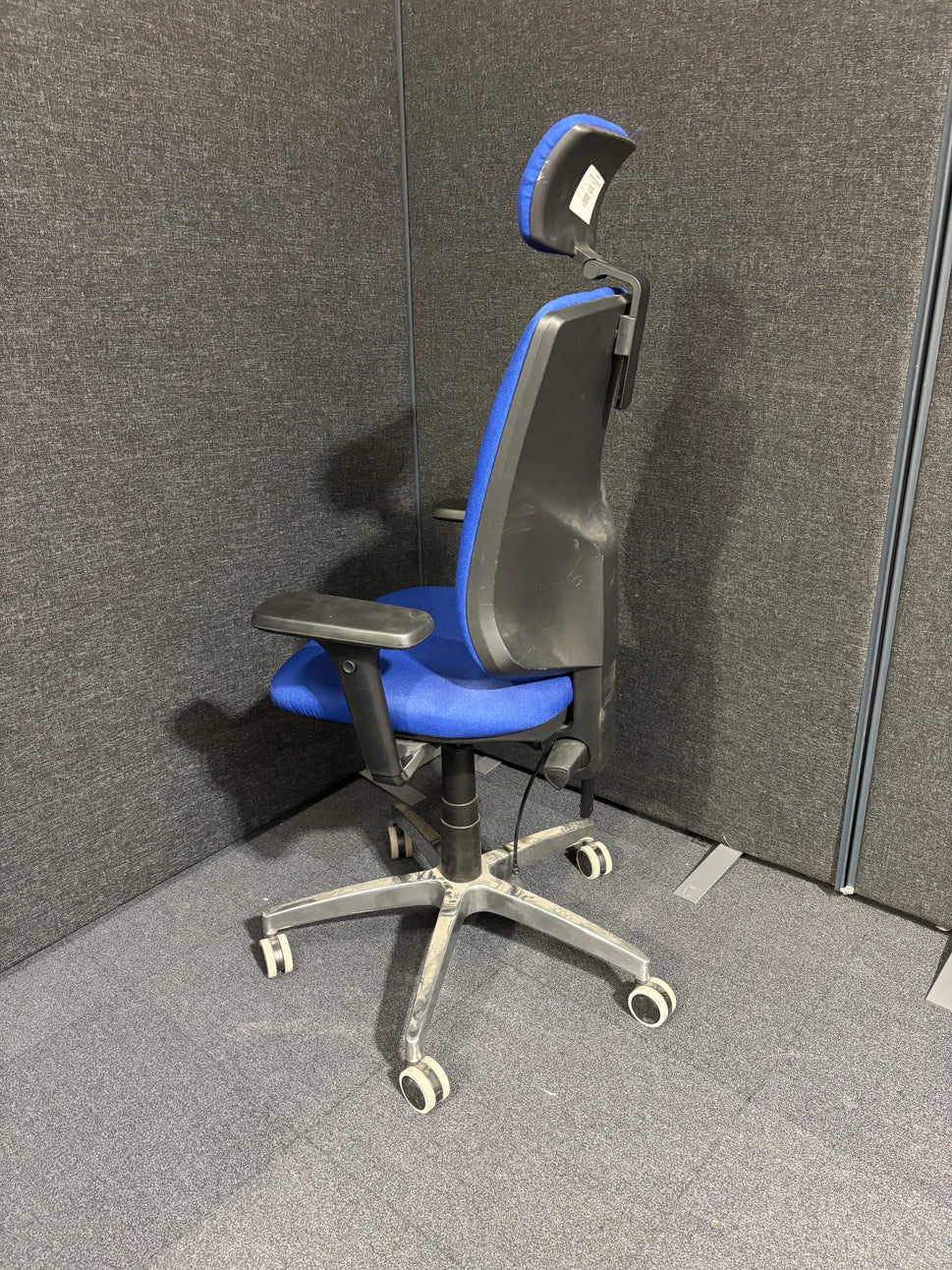 Tegan ergonomic asynchro task chair with adjustable arms - fabric