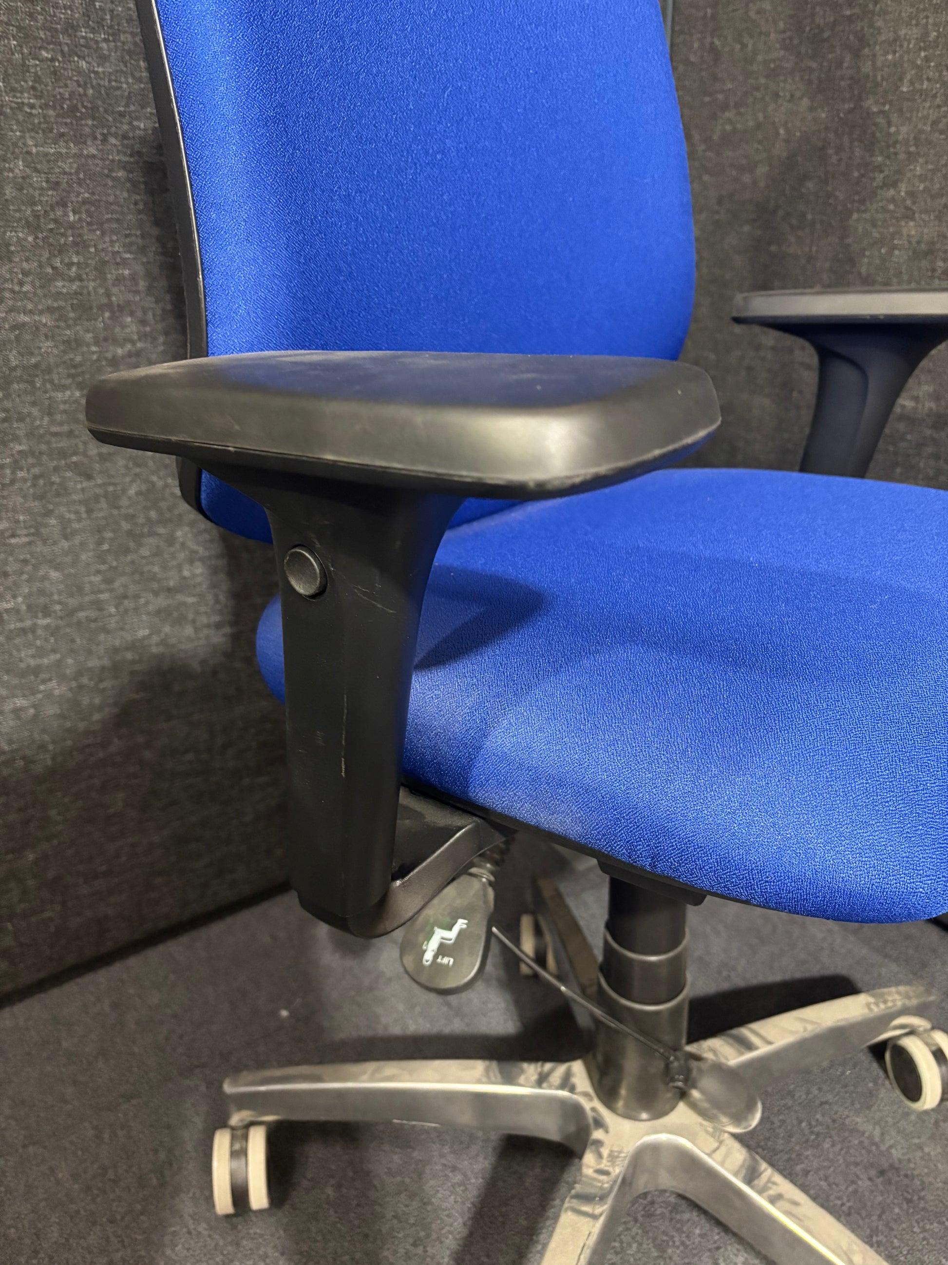Tegan ergonomic asynchro task chair with adjustable arms - fabric