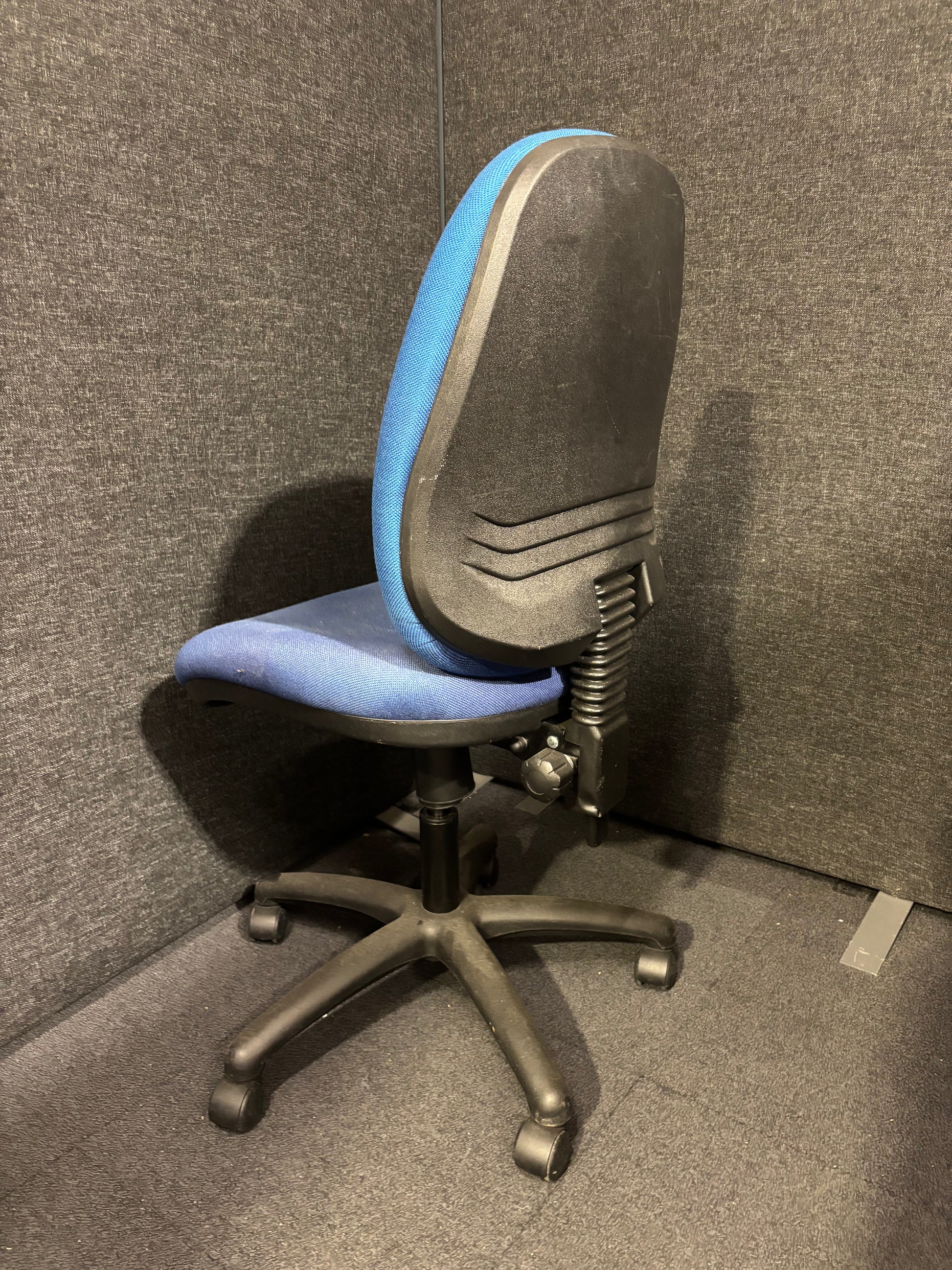 Secondhand blue fabric vantage swivel chair- no arms