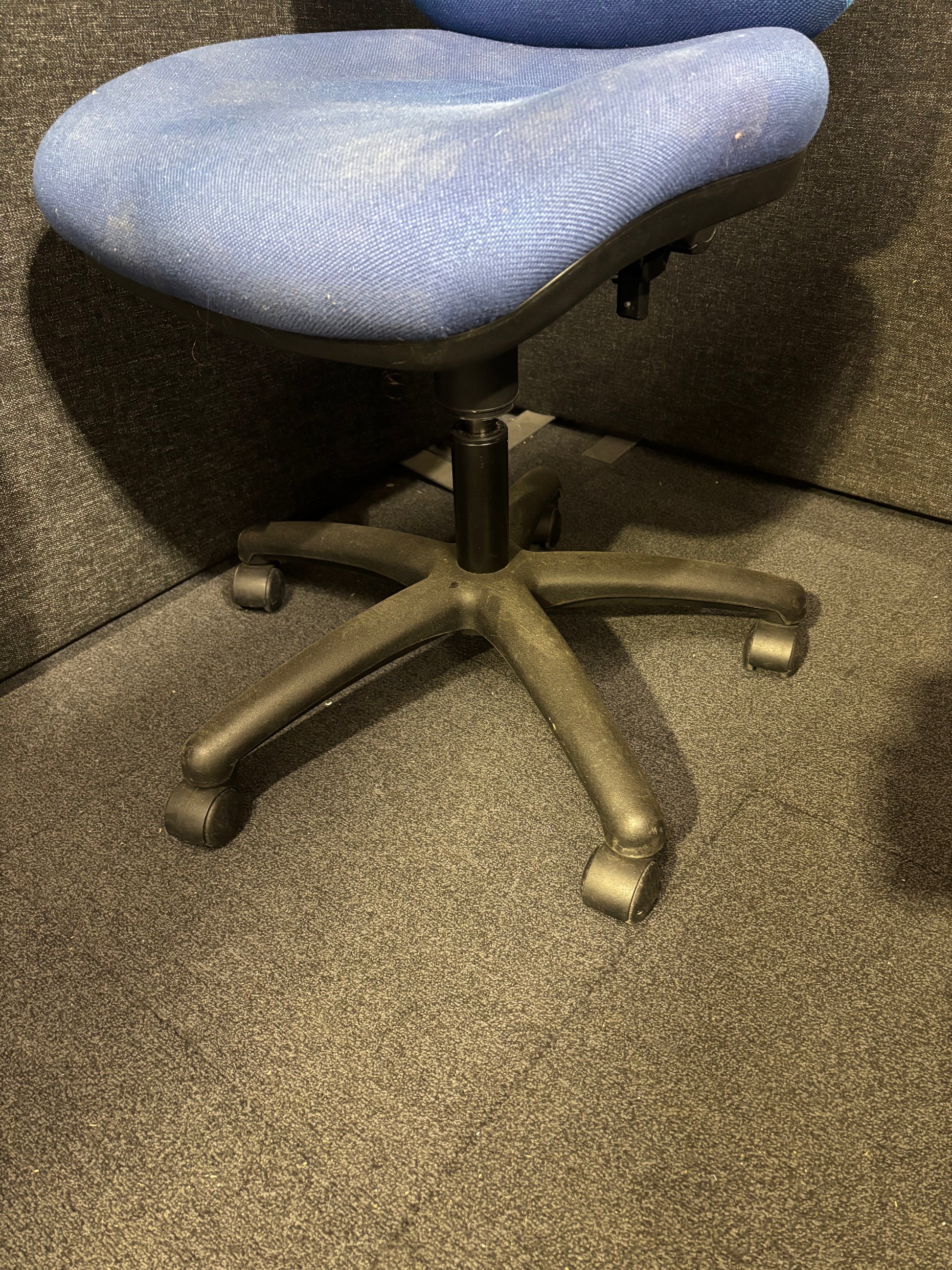 Secondhand blue fabric vantage swivel chair- no arms