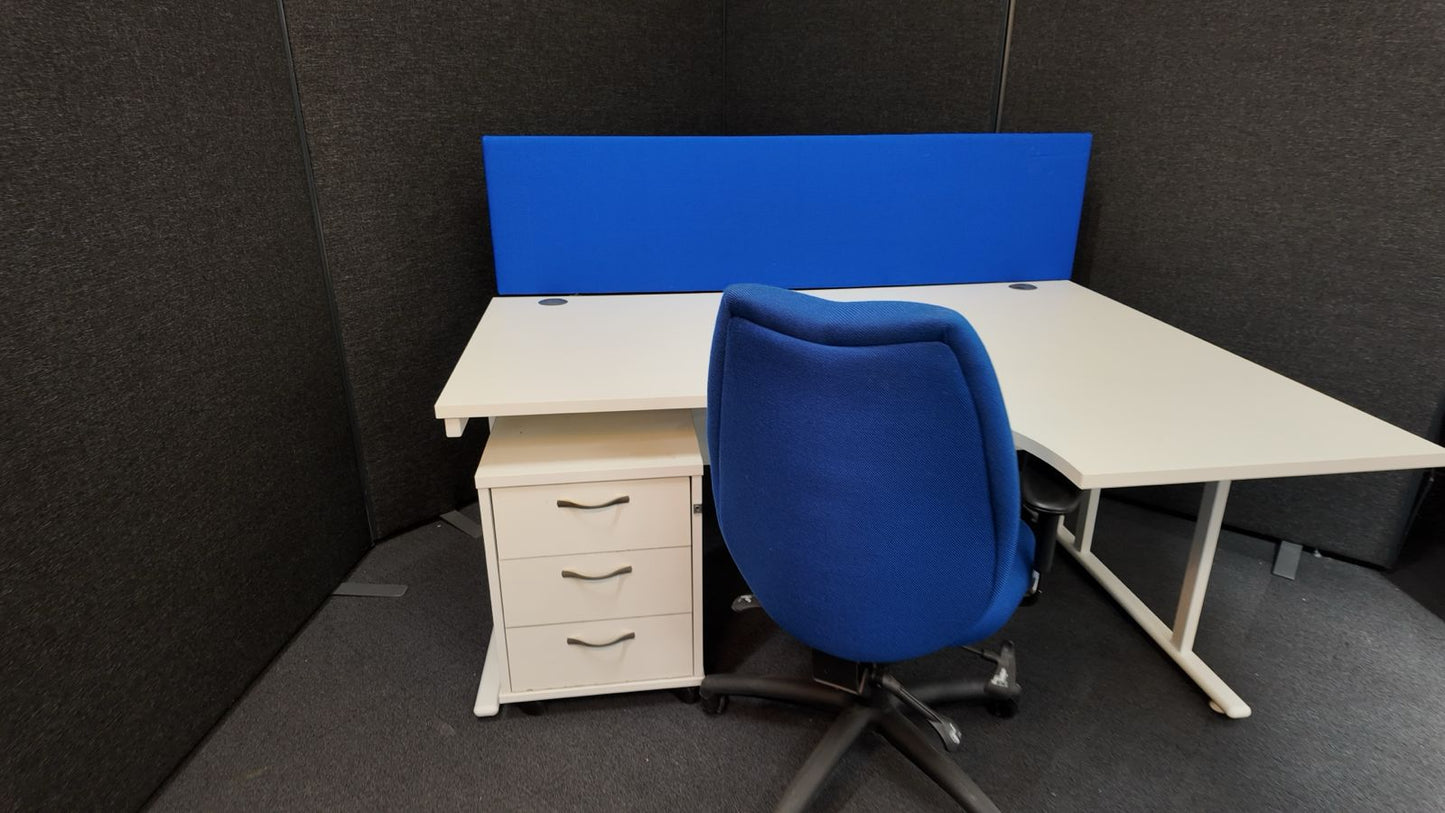 Right hand radial desk 1612  (1600mm x 1200mm)