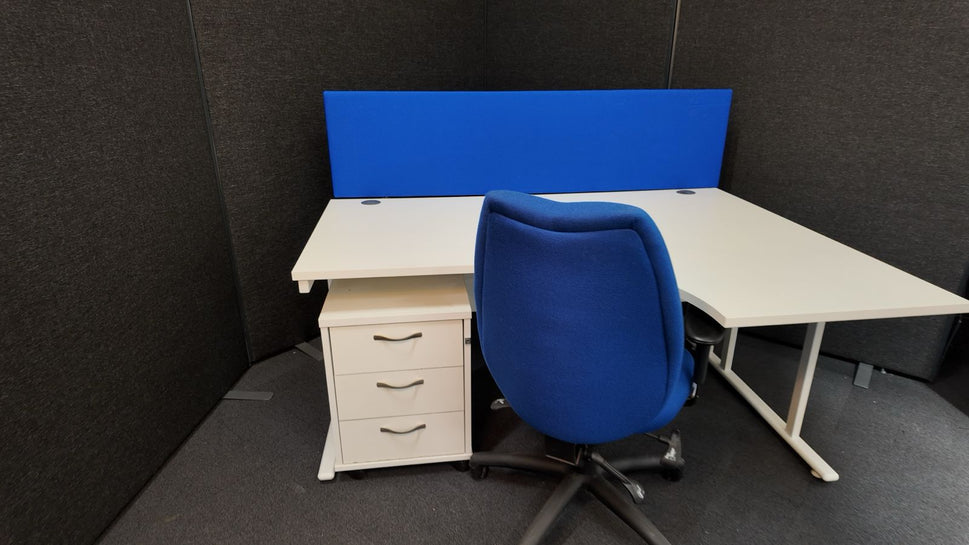 Right hand radial desk 1612  (1600mm x 1200mm)