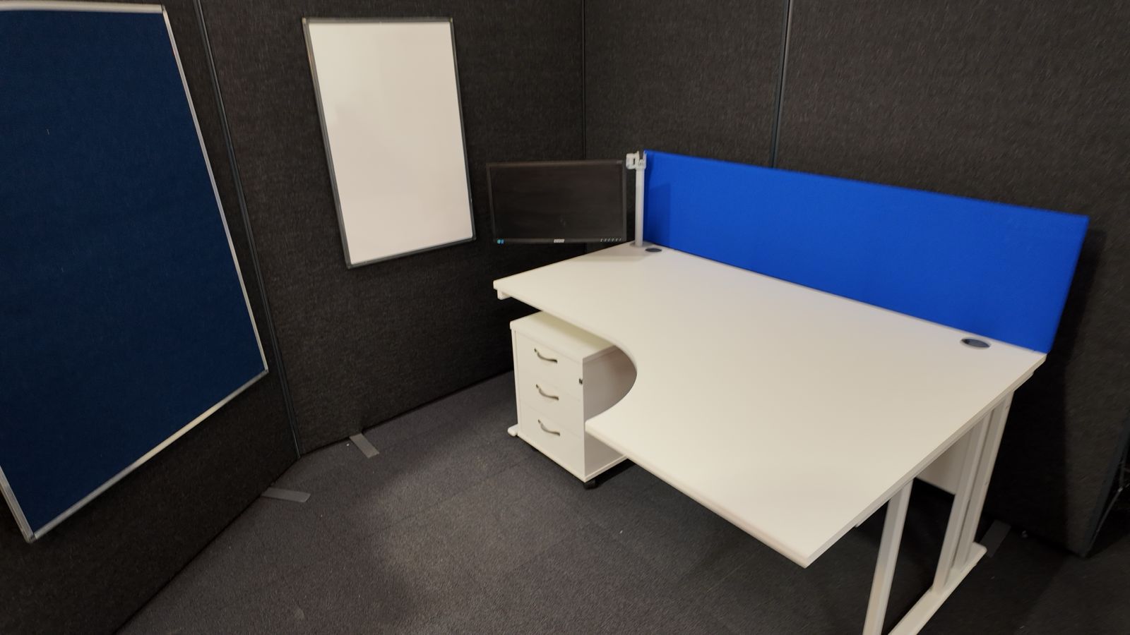 Right hand radial desk 1612  (1600mm x 1200mm)