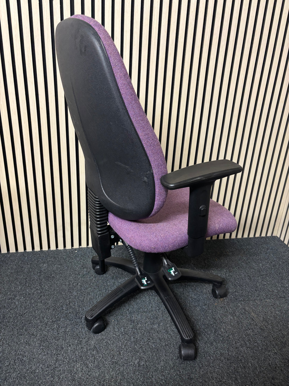 Purple fabric second hand swivel chair with adjustable arms