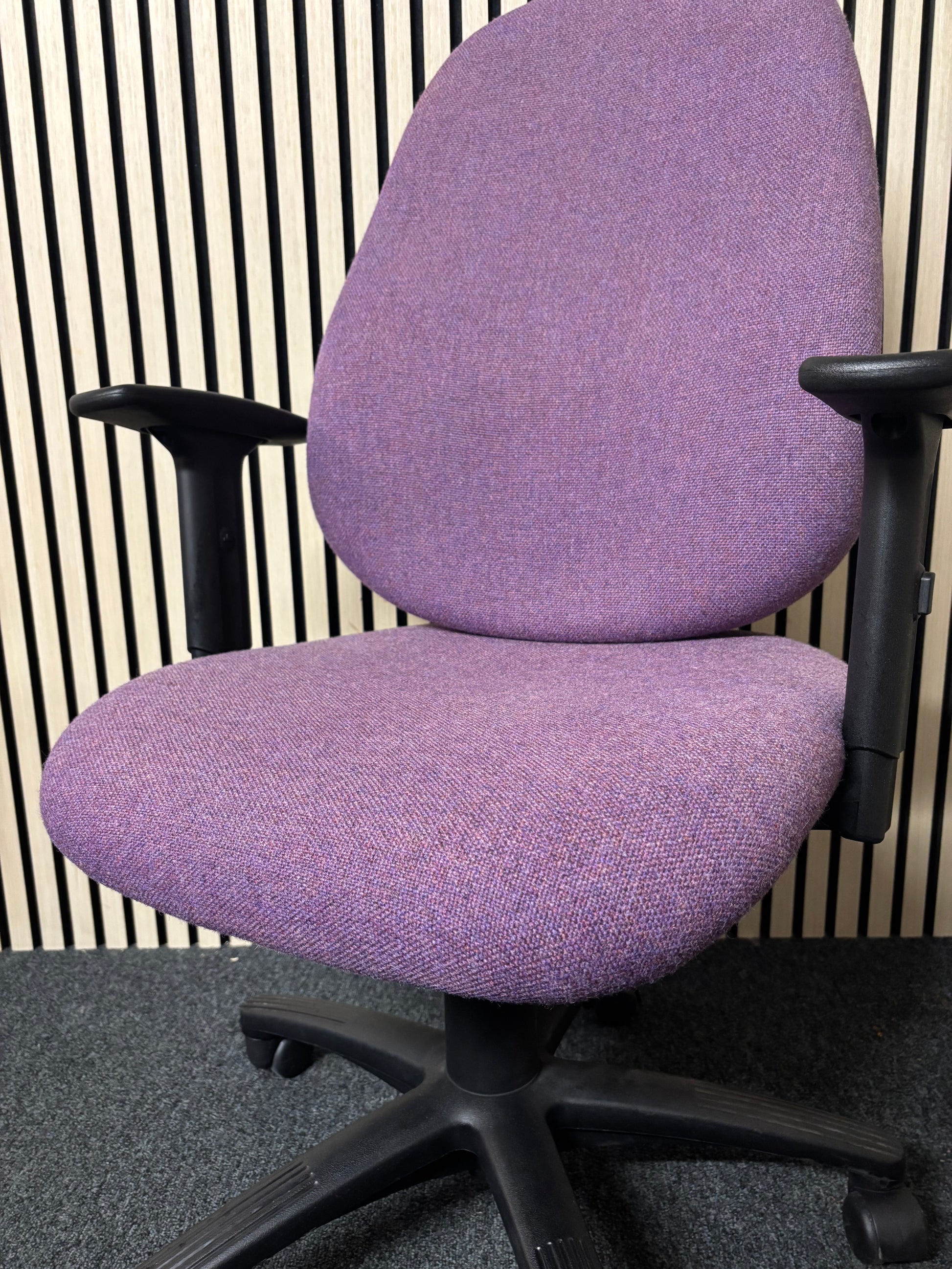 Purple fabric second hand swivel chair with adjustable arms