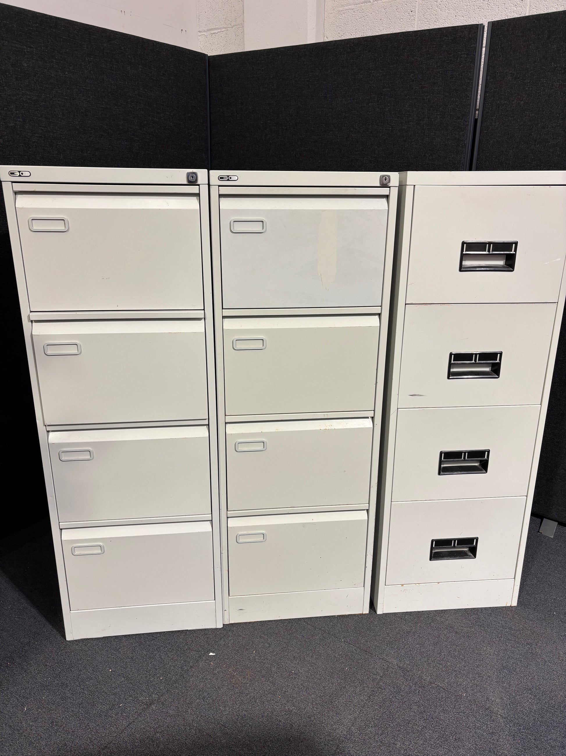 Grey 4 drawer metal filing cabinet (H 132 x W 46 x D 62 cm)