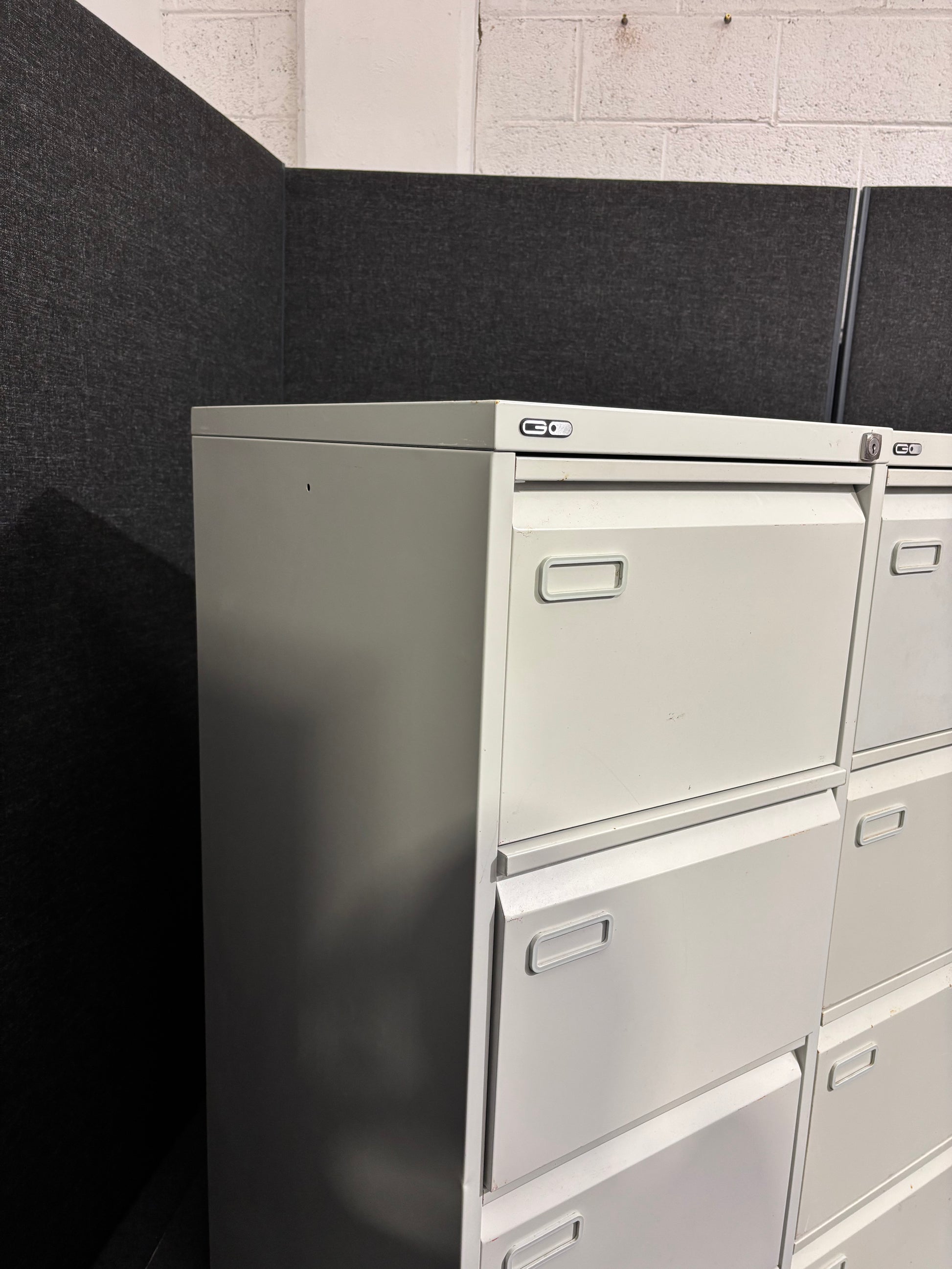 Grey 4 drawer metal filing cabinet (H 132 x W 46 x D 62 cm)