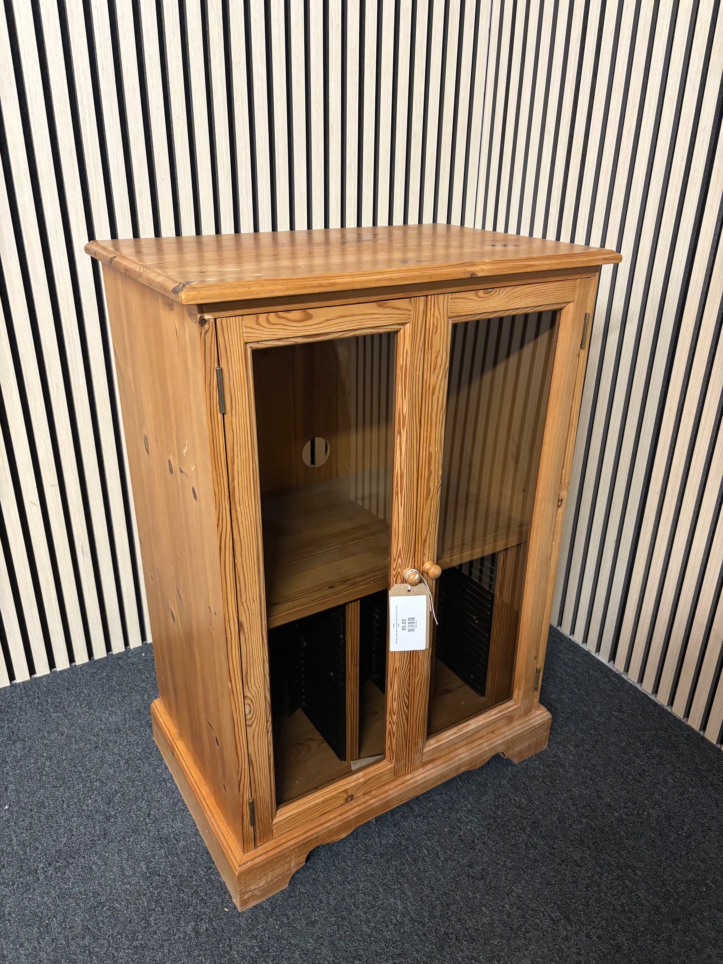 Pitch pine 2 glass door stero unit (H 92 x W 65 x D 42 cm) 2325