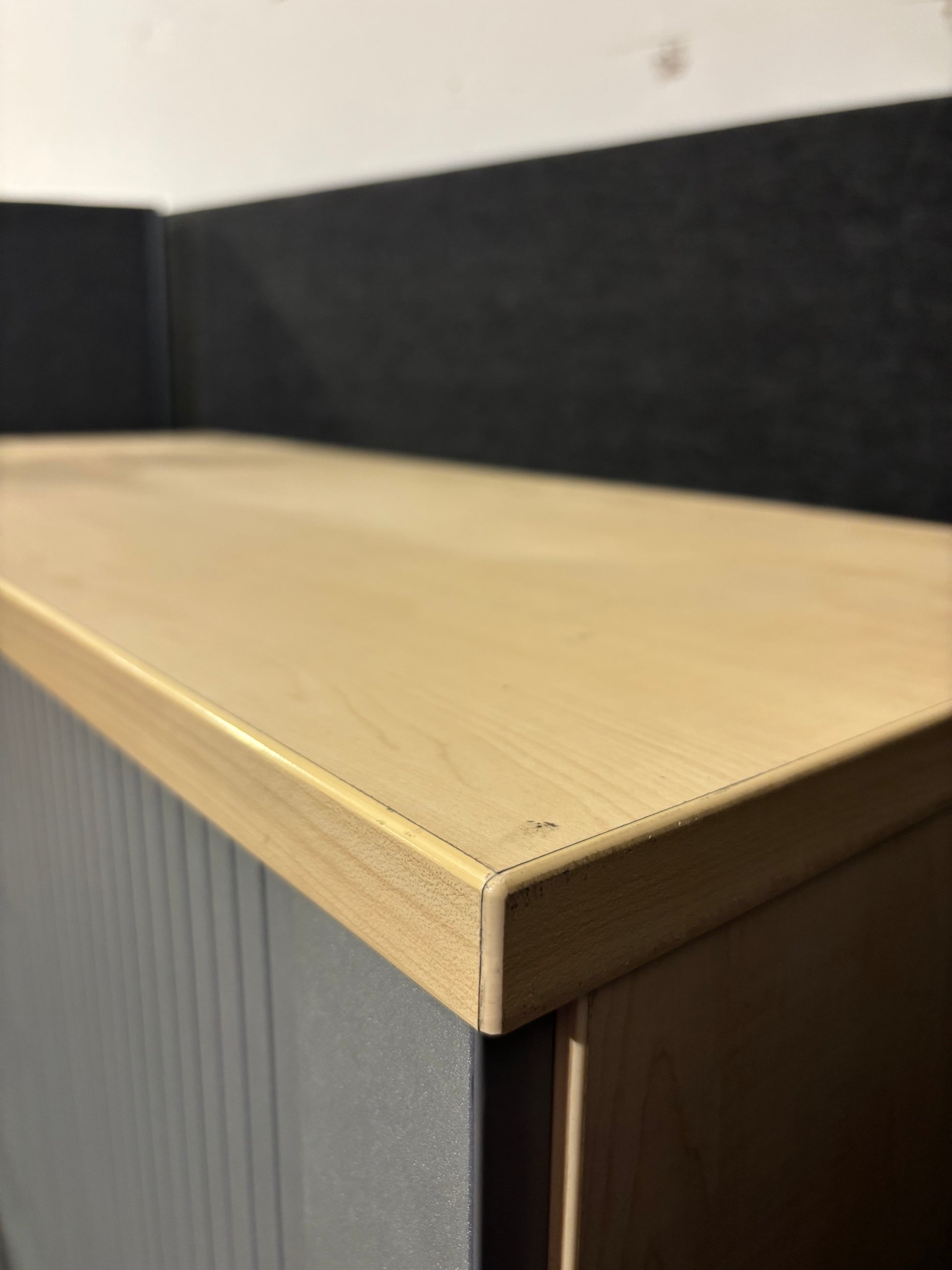 Maple sliding 1 door tambour unit (H 150 x W 100 x  D 42 cm)