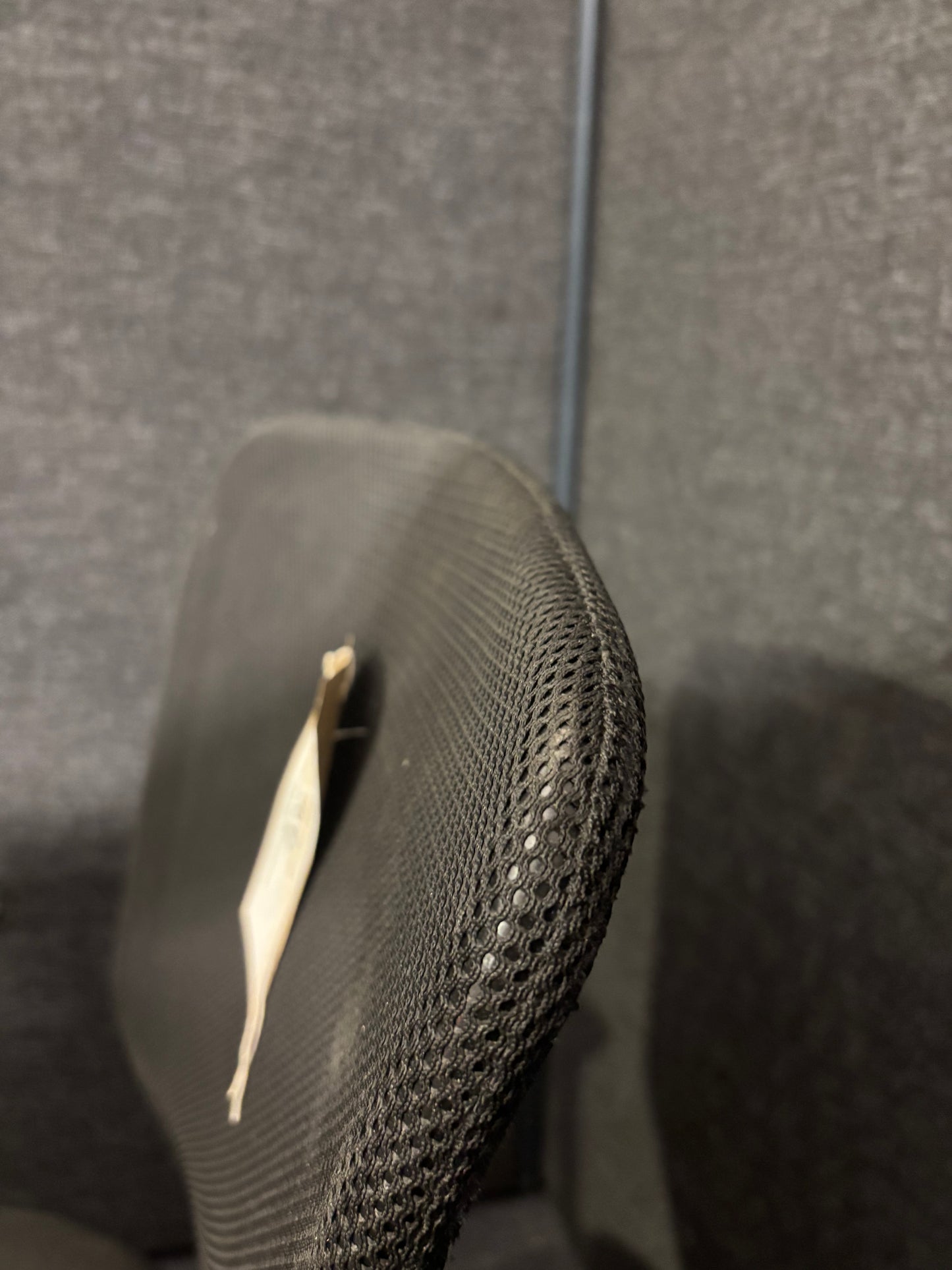Black mesh back fabric seat second hand swivel chair with fixed arms