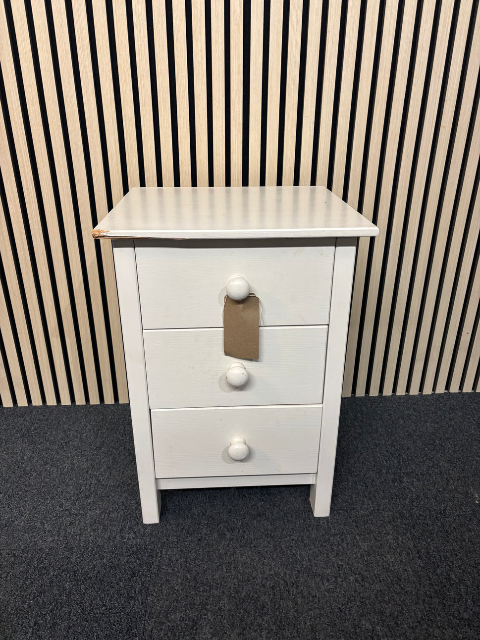 White painted wooden 3 drawer bedside locker with white circular handles (H 60 x W 44 x D 40 cm) 2325