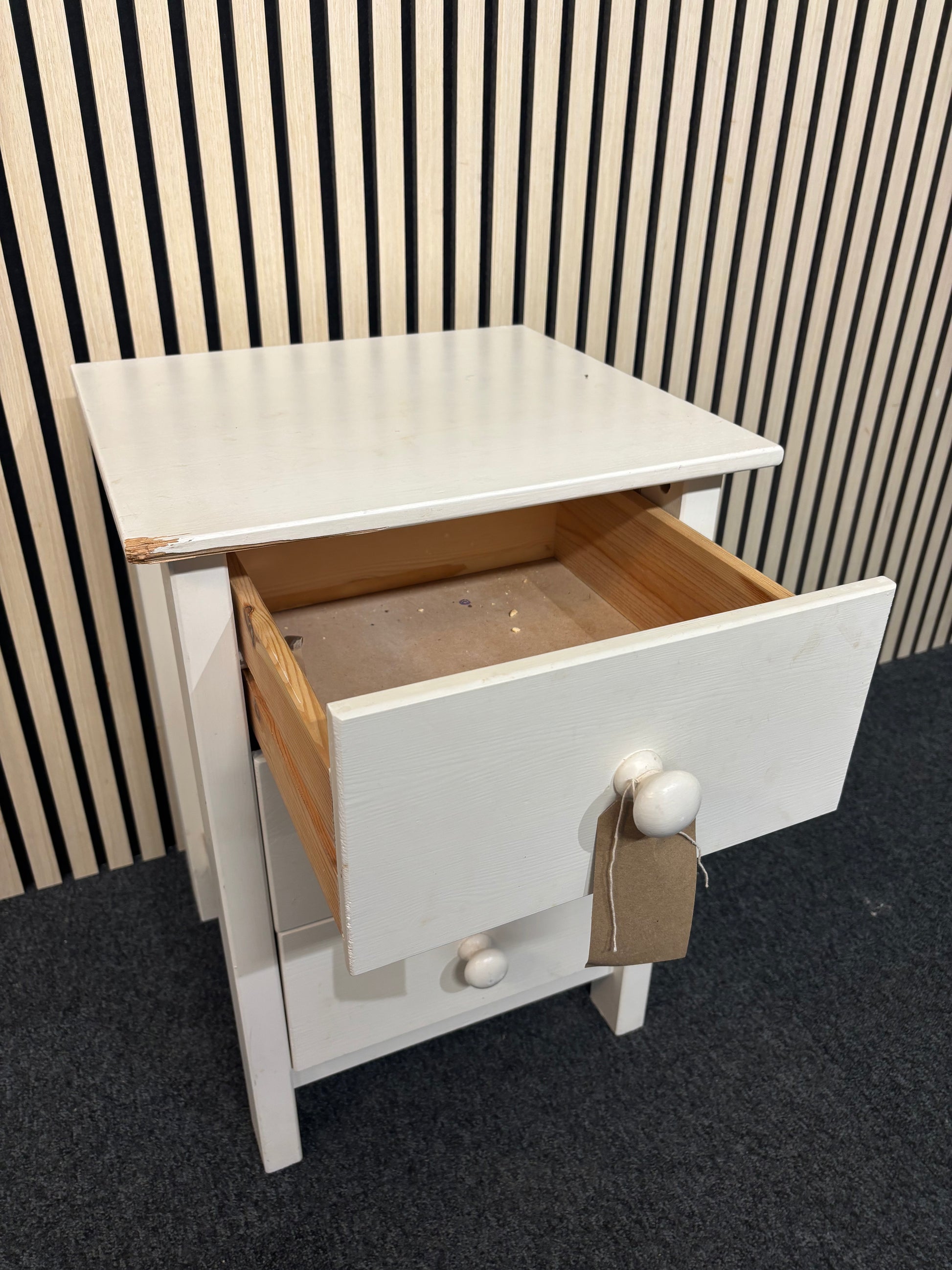 White painted wooden 3 drawer bedside locker with white circular handles (H 60 x W 44 x D 40 cm) 2325