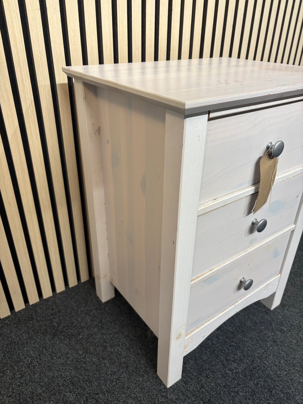 White painted wooden 3 drawer bedside locker with silver handles (H 64 x W 47 x D 37 cm) 2325