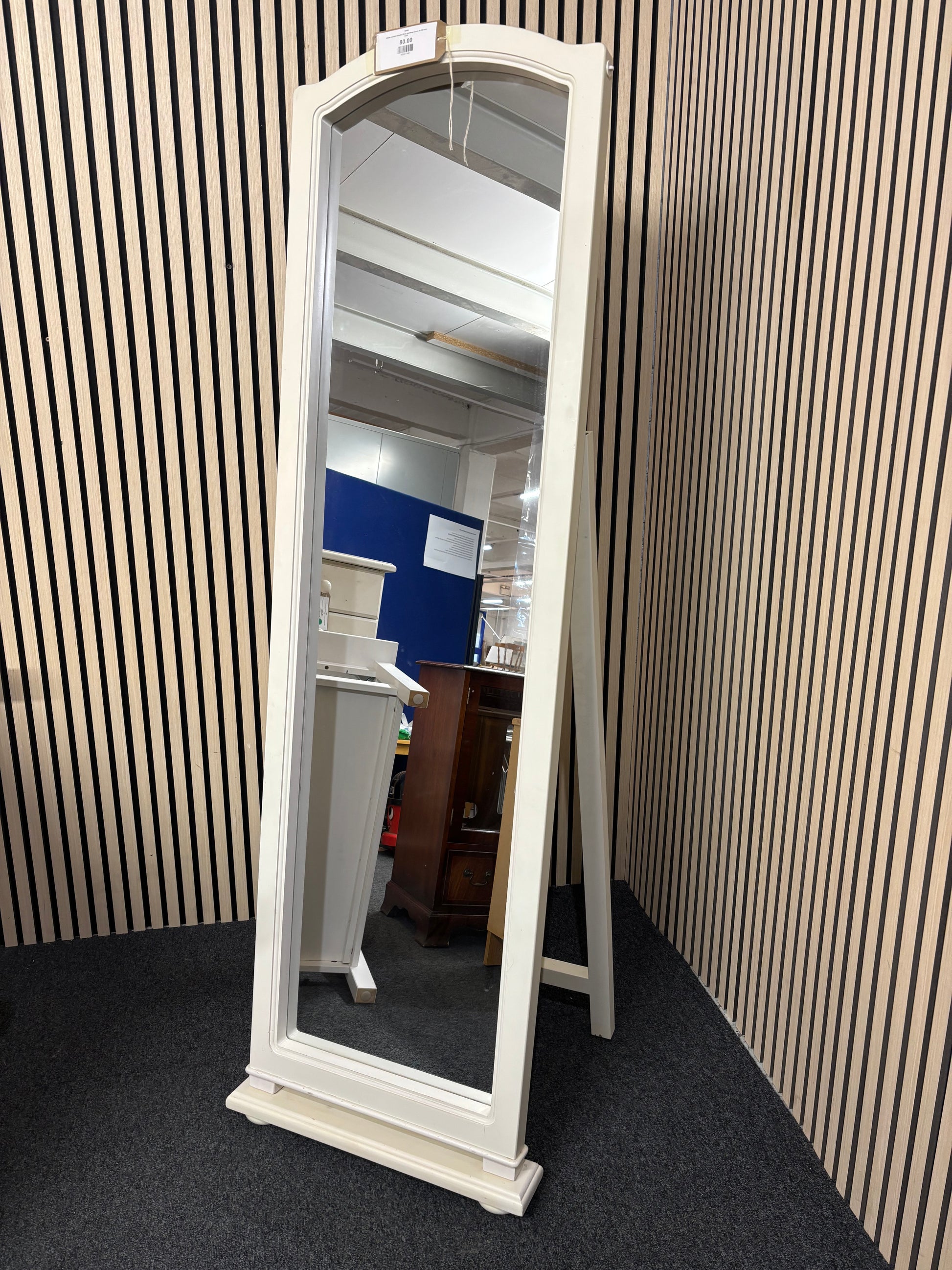 White painted wooden floor standing mirror (H 180 cm) 2325