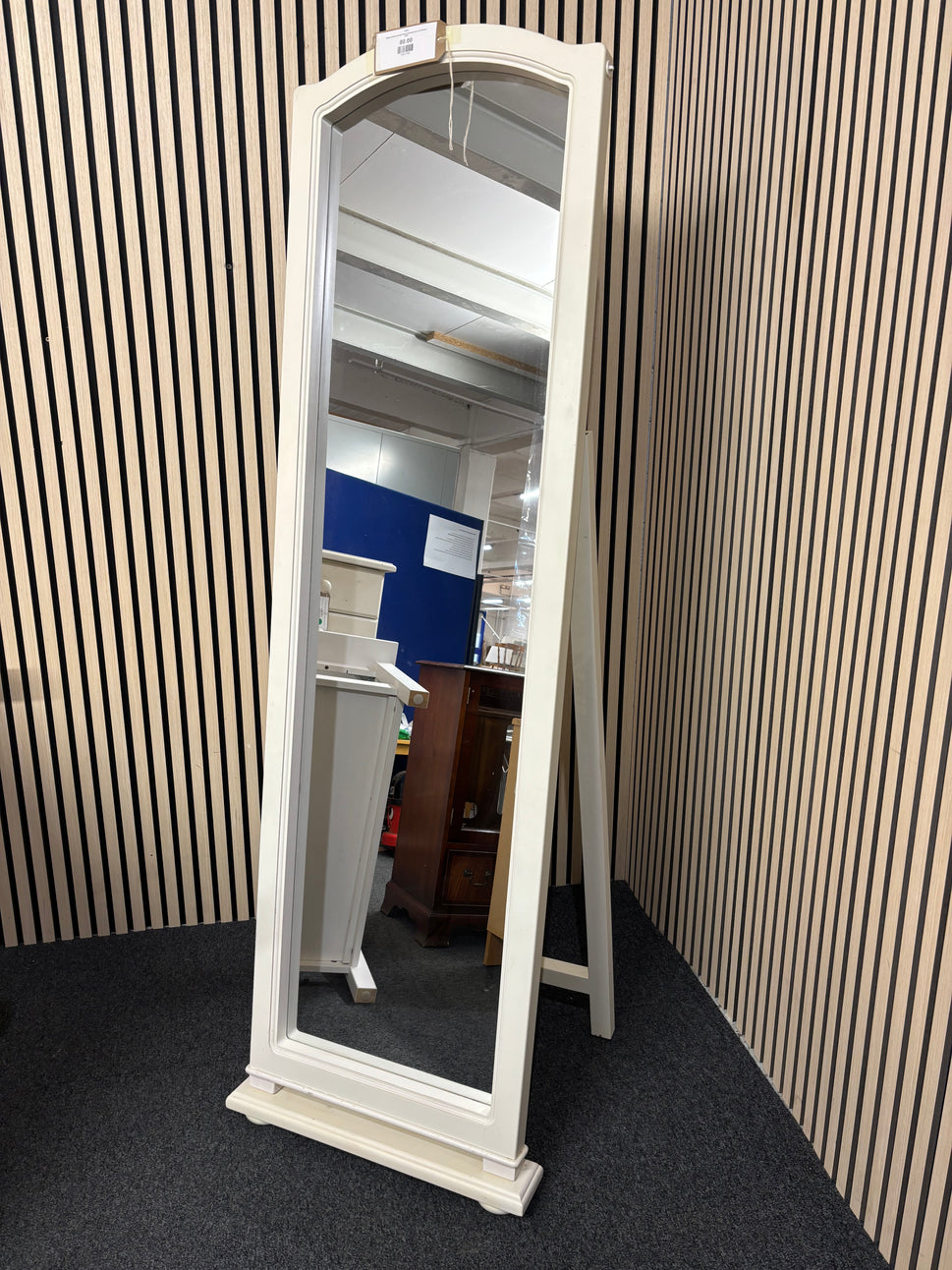 White painted wooden floor standing mirror (H 180 cm) 2325