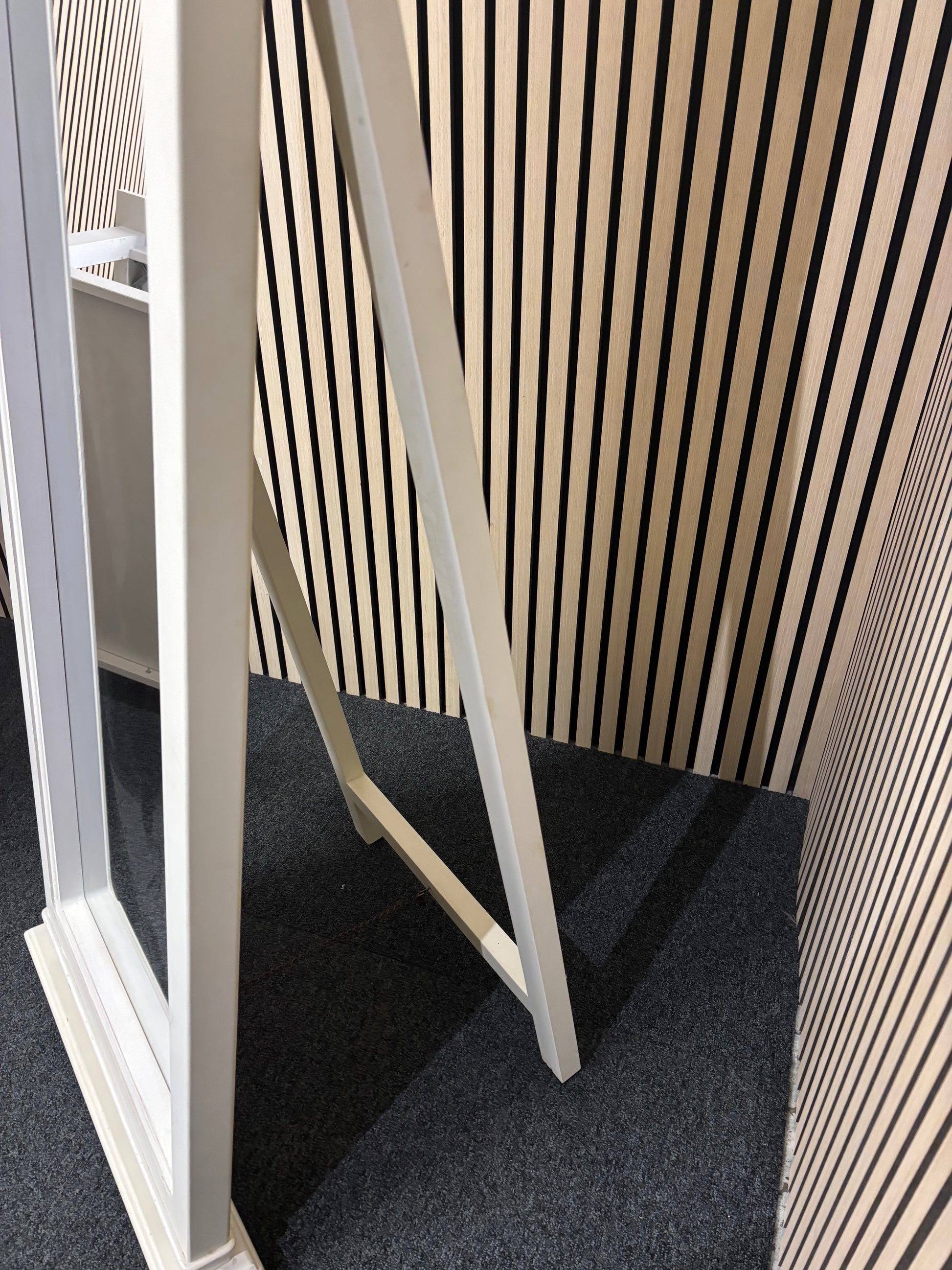 White painted wooden floor standing mirror (H 180 cm) 2325