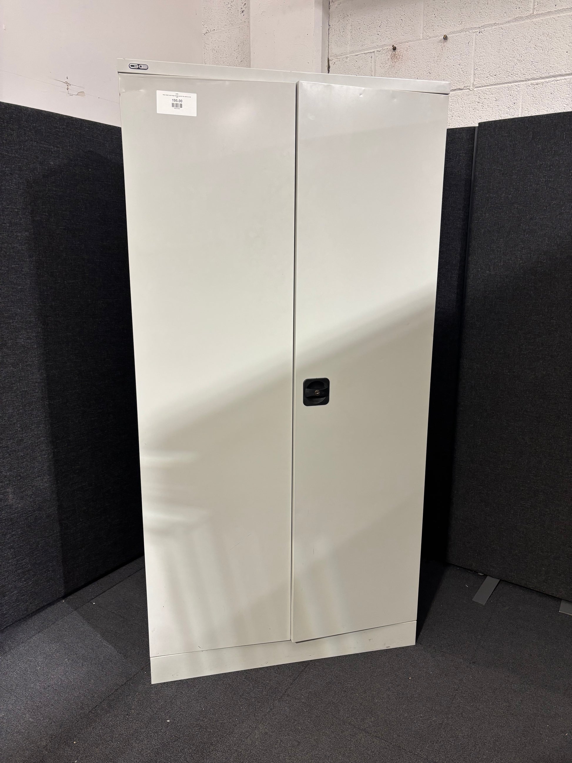 Grey metal 2 door large storage unit (H 183 x W 92 x D 46 cm)