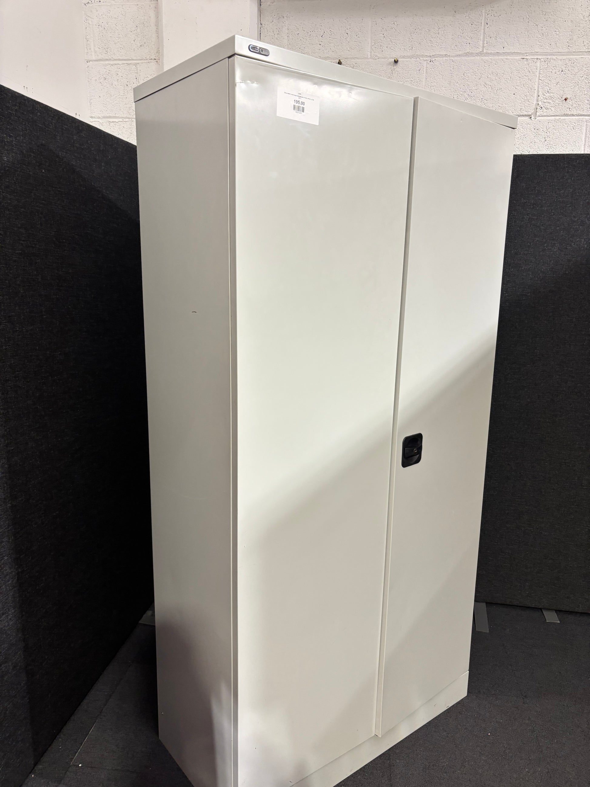 Grey metal 2 door large storage unit (H 183 x W 92 x D 46 cm)