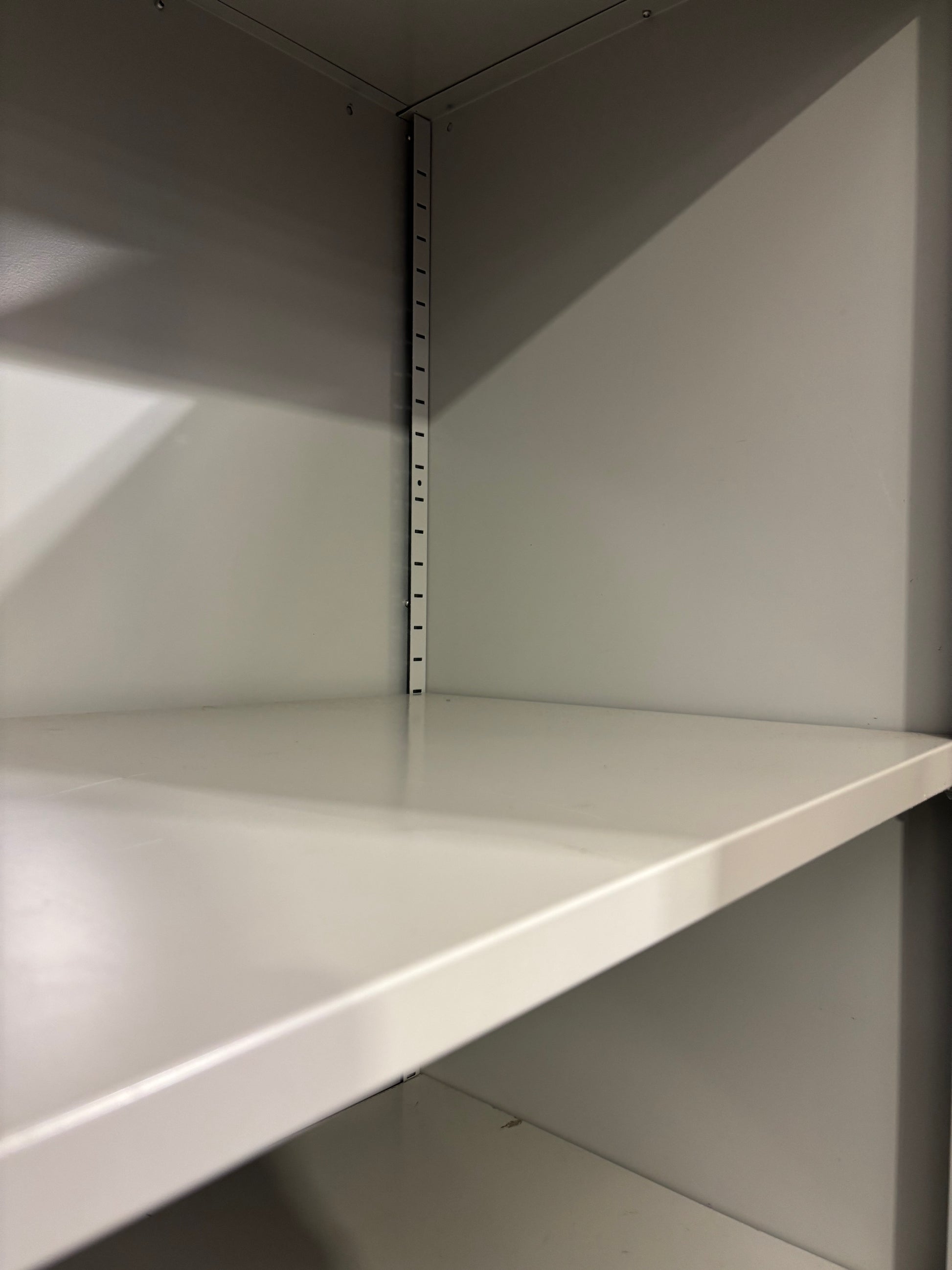 Grey metal 2 door large storage unit (H 183 x W 92 x D 46 cm)